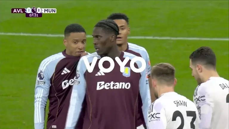 Aston Villa - Manchester United | Min. 8: Ocazie Aston Villa! Rogers deviază cu călc&acirc;iul un șut al lui Maatsen, dar mingea trece puțin pe l&acirc;ngă poartă.