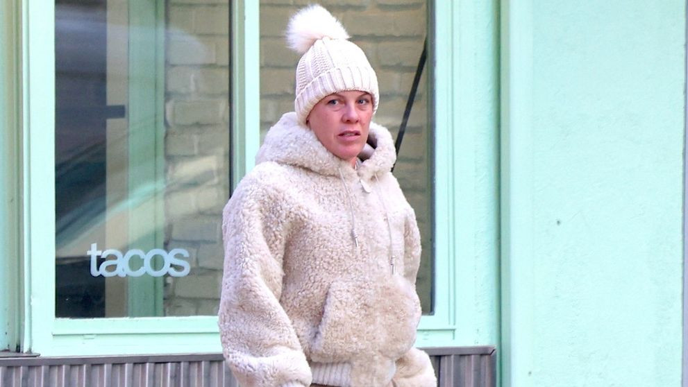 Recunoști vedeta? Are una dintre cele mai bune voci din lume, iar pe scenă poartă cele mai scurte rochii și execută coregrafii spectactuloase