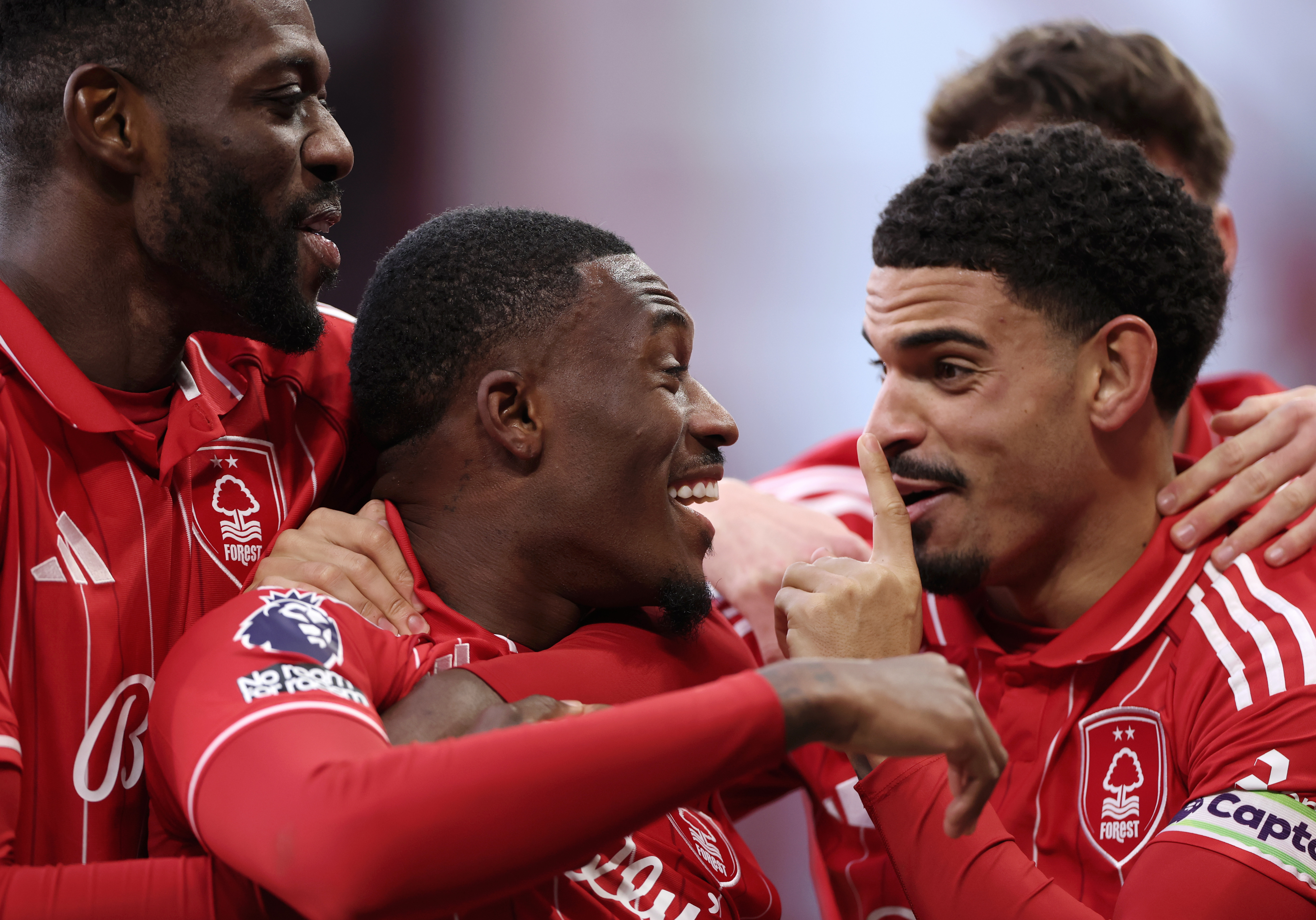 Fulham - Nottingham Forest, LIVE pe VOYO de la 22:00. C&acirc;știgătoarea se &icirc;ndepărtează de zona roșie