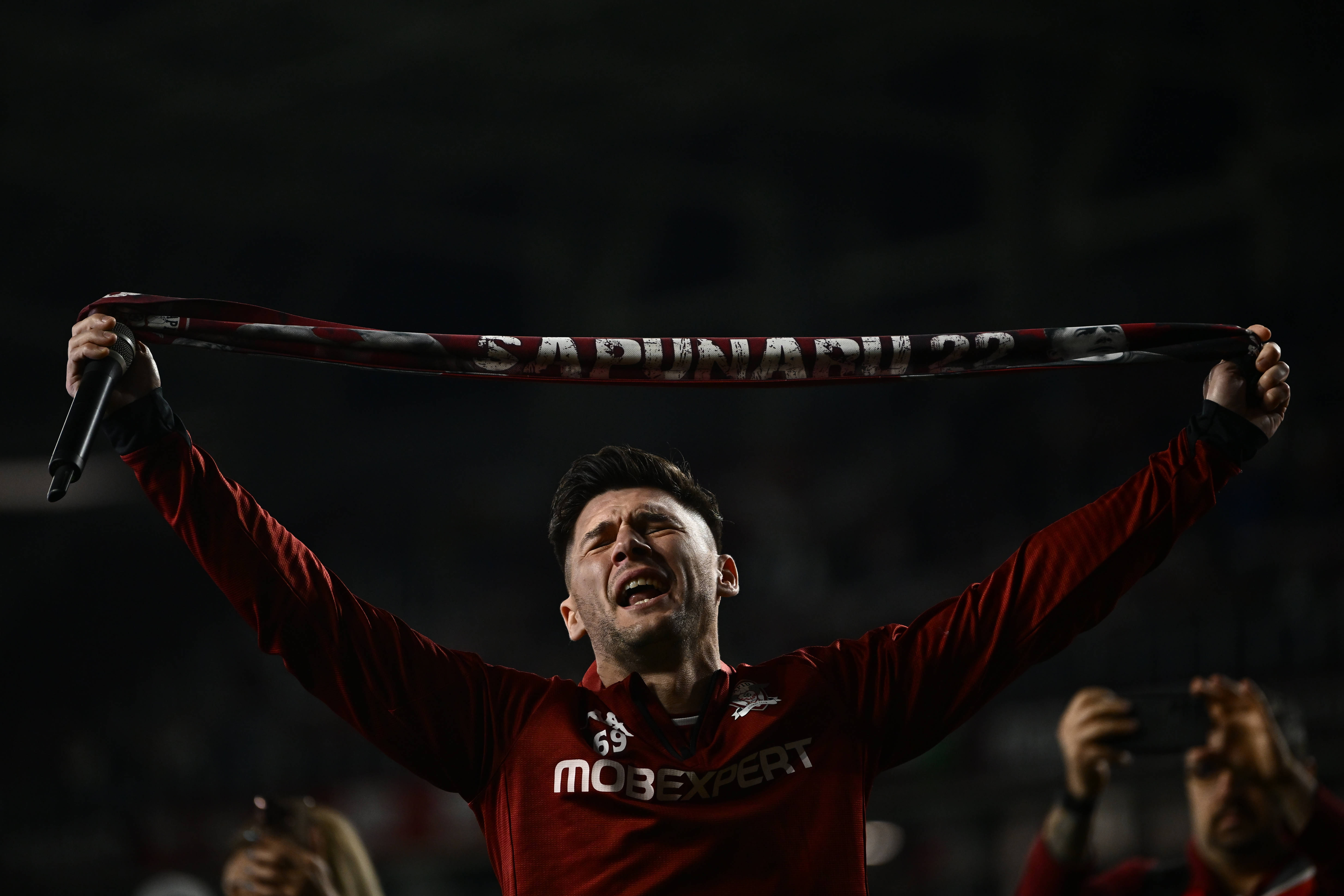 C&acirc;nd te naști rapidist... Vali Andronescu scrie despre retragerea lui Cristi Săpunaru