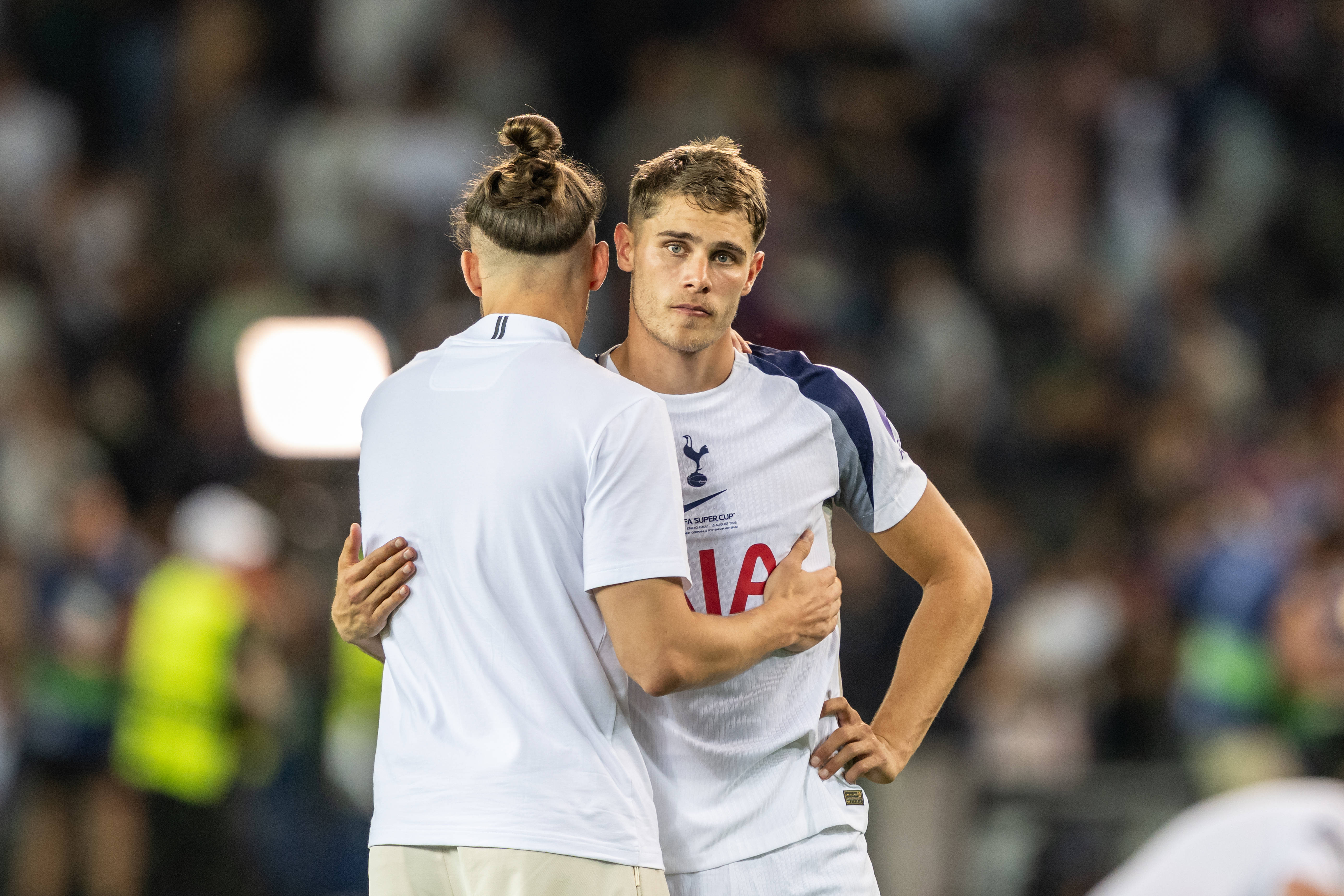 Tottenham, decizie finală &icirc;n cazul lui Micky van de Ven! Dezvăluirea făcută despre colegul și rivalul lui Radu Drăgușin