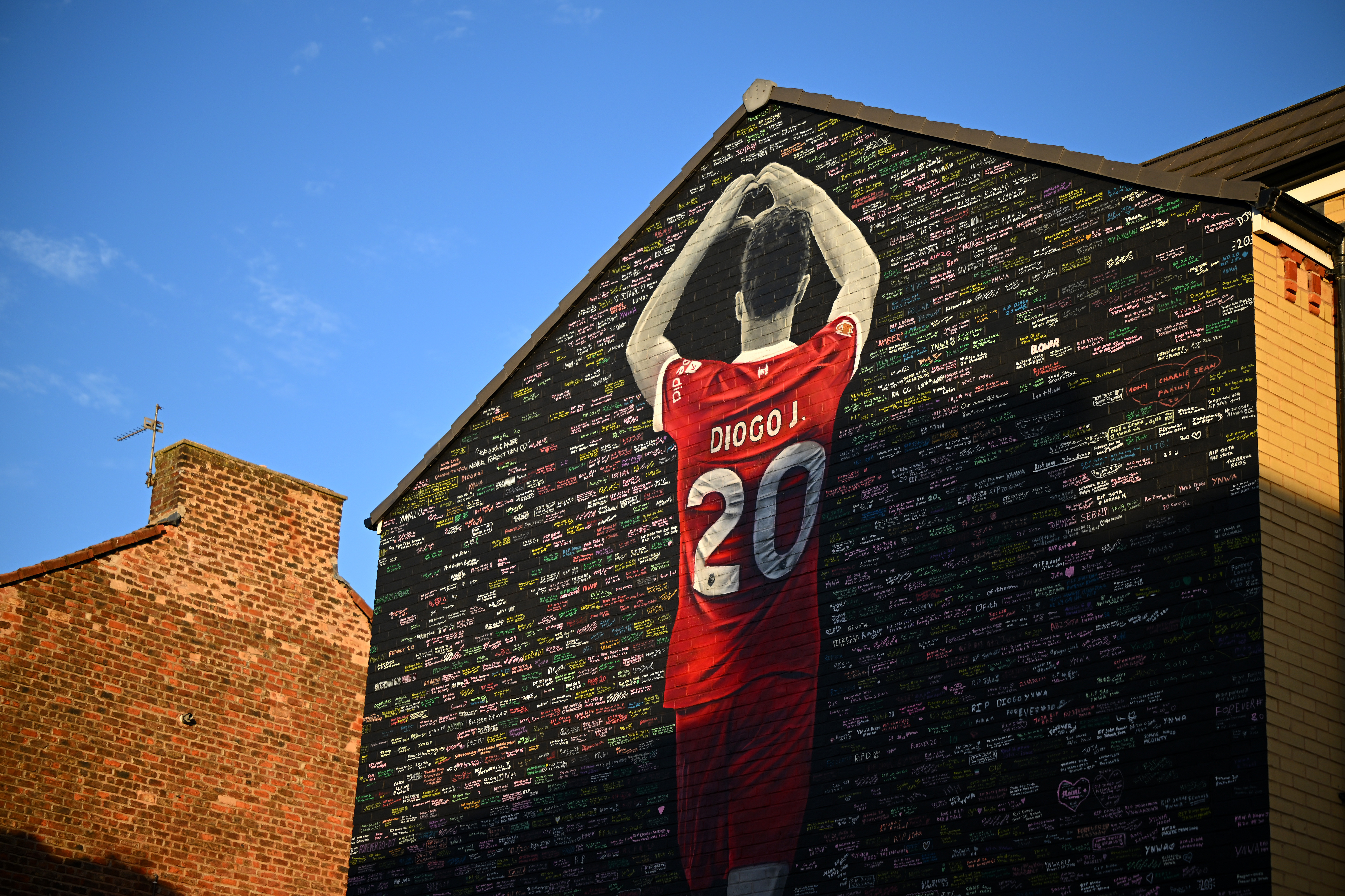 Hai să trăim ziua de azi. Alexandru Stănilă scrie despre iluzia că m&acirc;ine e garantat