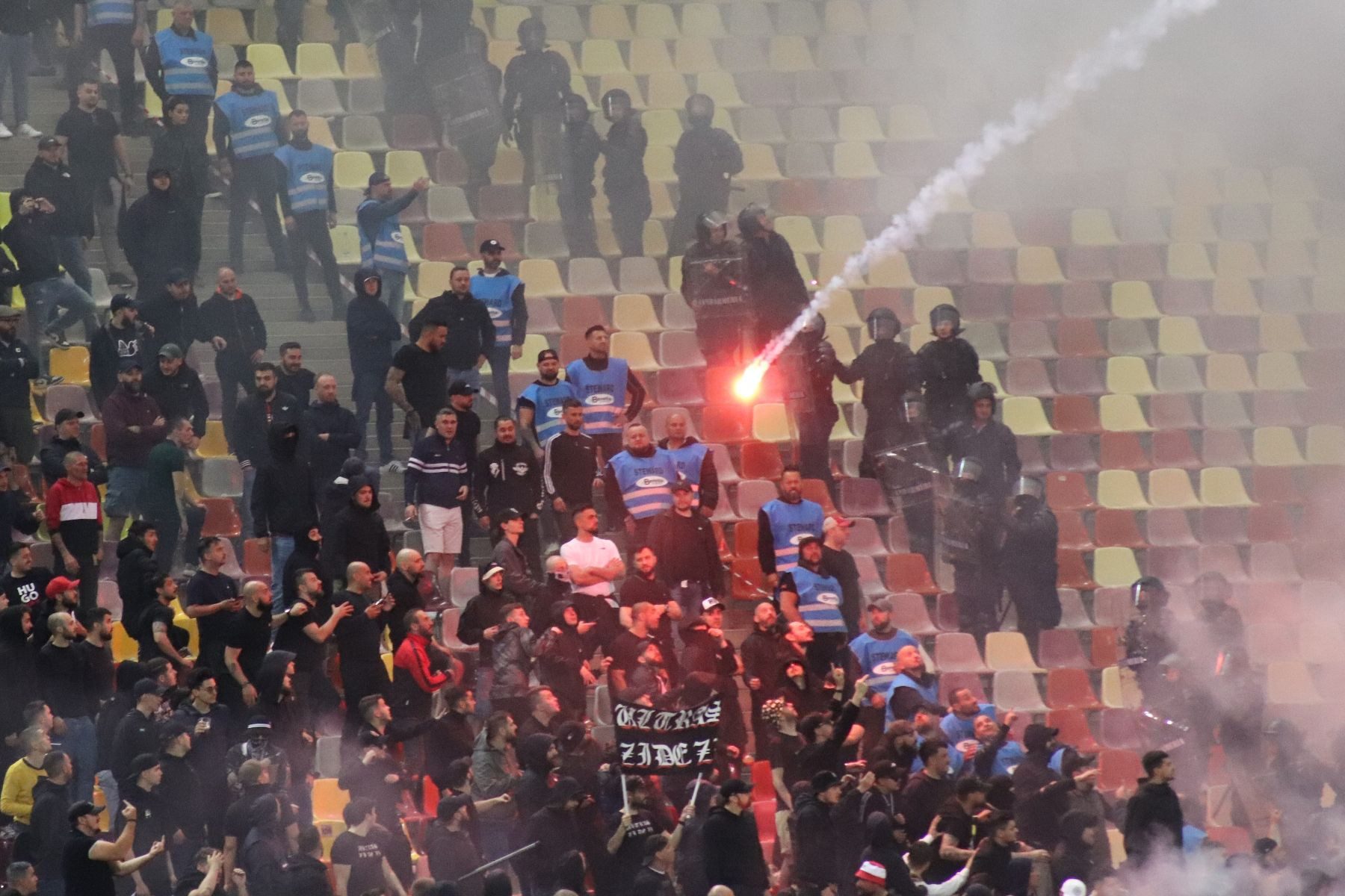 Ultrașii Stelei &icirc;i cheamă pe cei ai lui Dinamo la bătaie &icirc;nainte de Revelion!