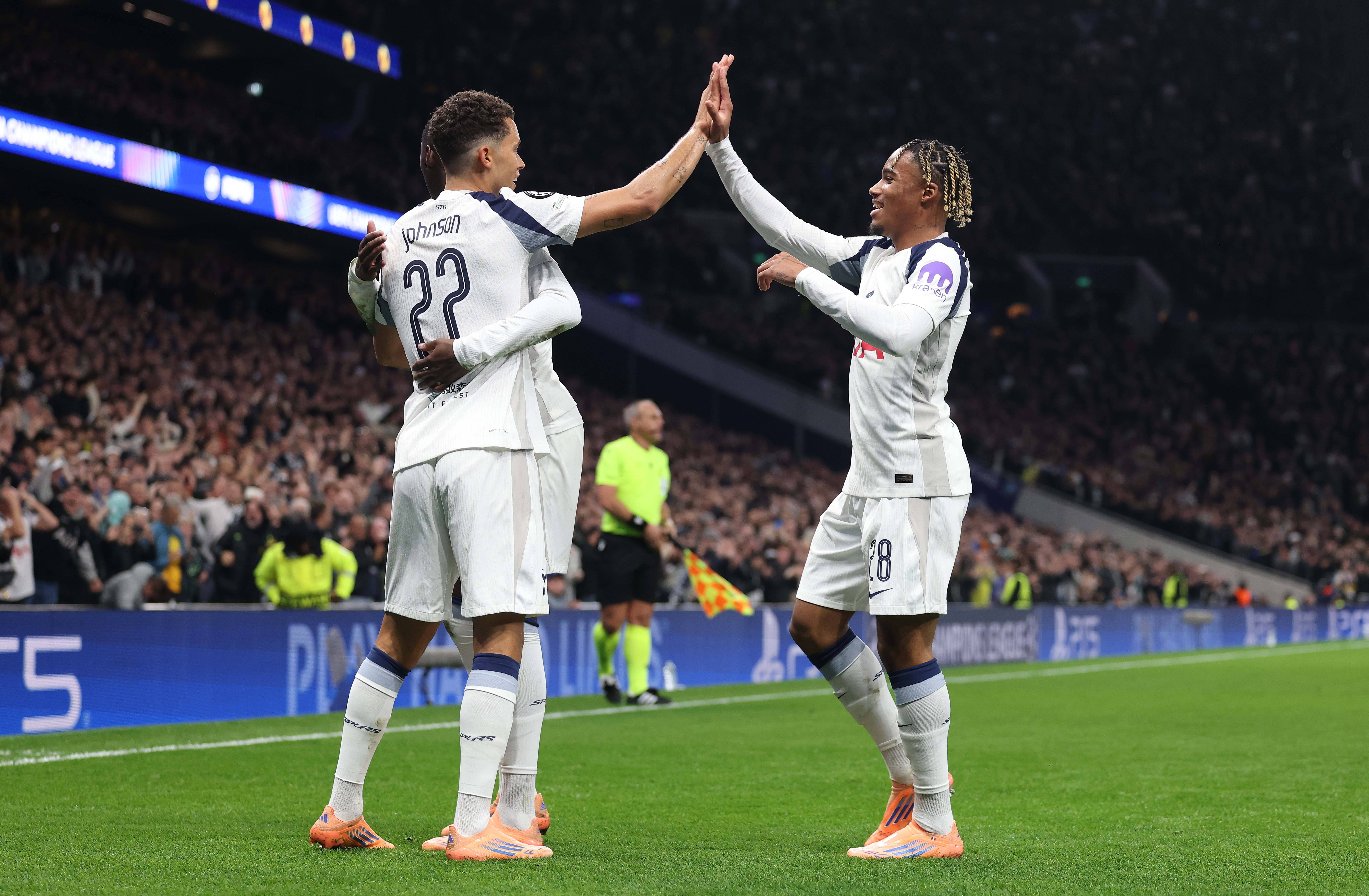 Echipa din Premier League transferă de la Tottenham! Colegul lui Drăgușin, ca și plecat