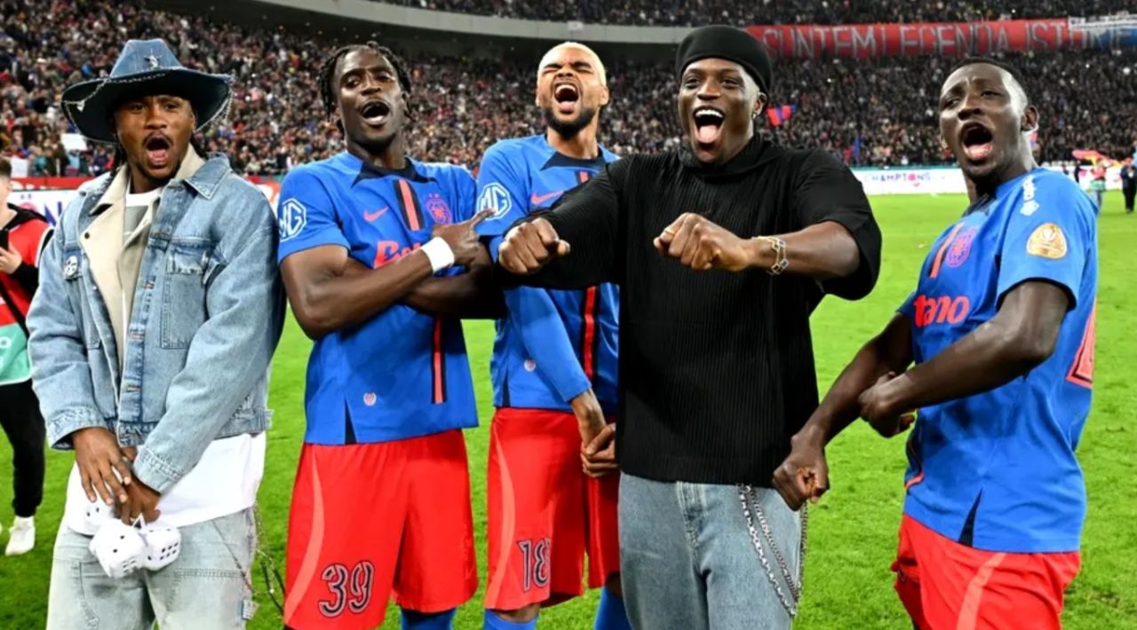 Malcolm Edjouma în tricoul FCSB pe teren, în timpul negocierilor pentru prelungire contract și despărțire FCSB oficializată. | sursa foto: Sport.ro Malcolm Edjouma în tricoul FCSB pe teren, în timpul negocierilor pentru prelungire contract și despărțire FCSB oficializată. | sursa foto: Sport.ro