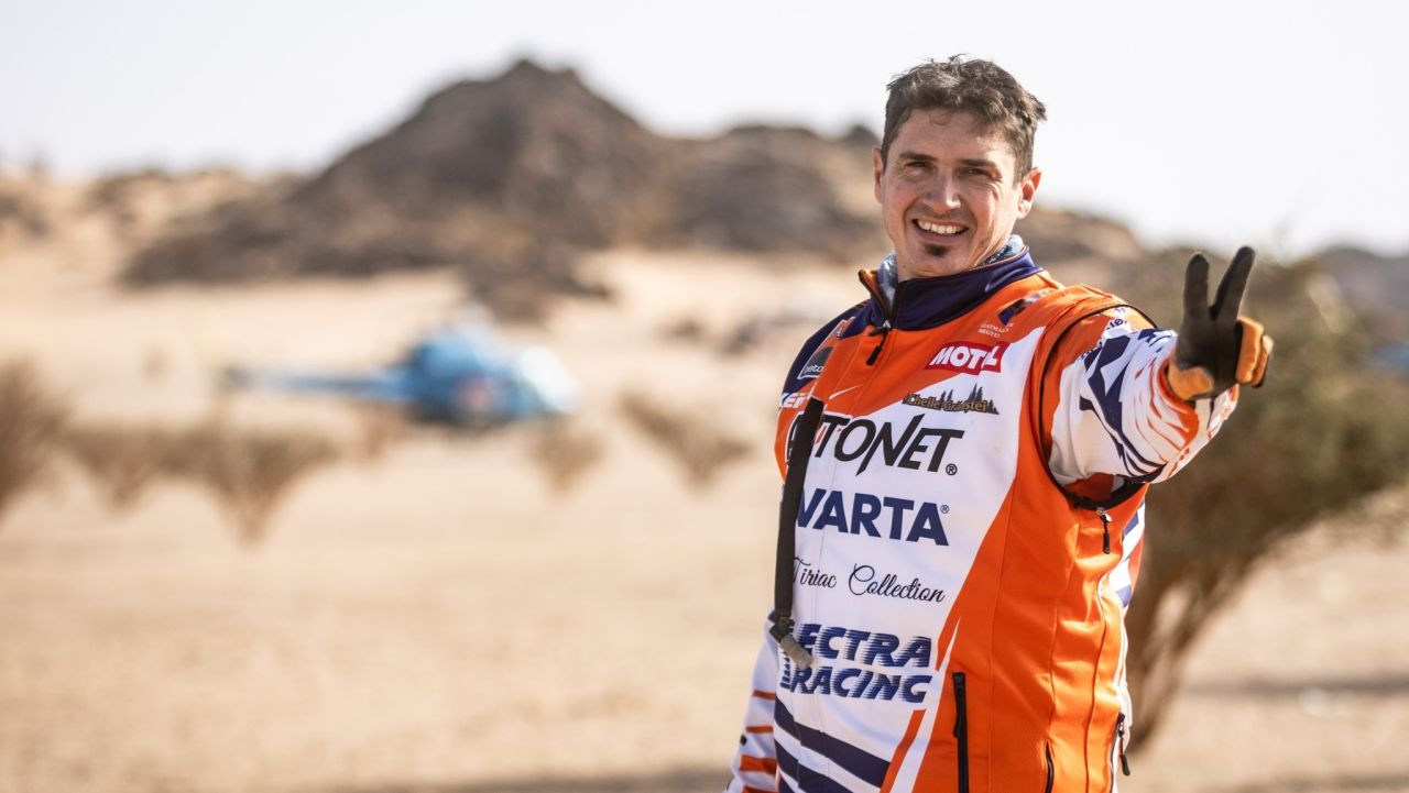 Emanuel Gyenes, la startul legendarului Raliu Dakar: casca specială pe care o va avea