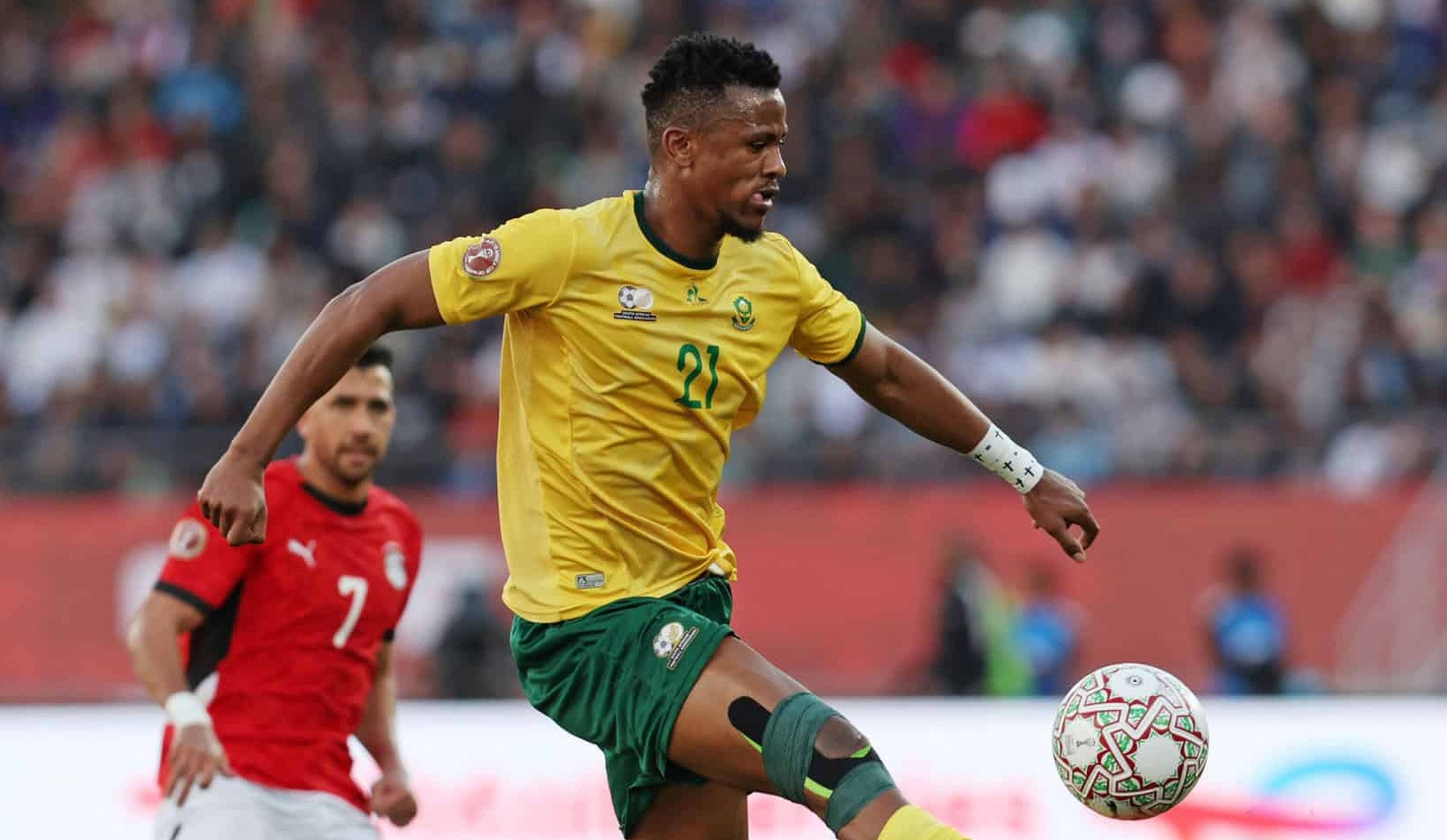 Sfatul primit de Ngezana după ce fundașul de la FCSB a fost luat la &rdquo;șpițuri&rdquo; de fani: &rdquo;Stai departe de ele!&rdquo;