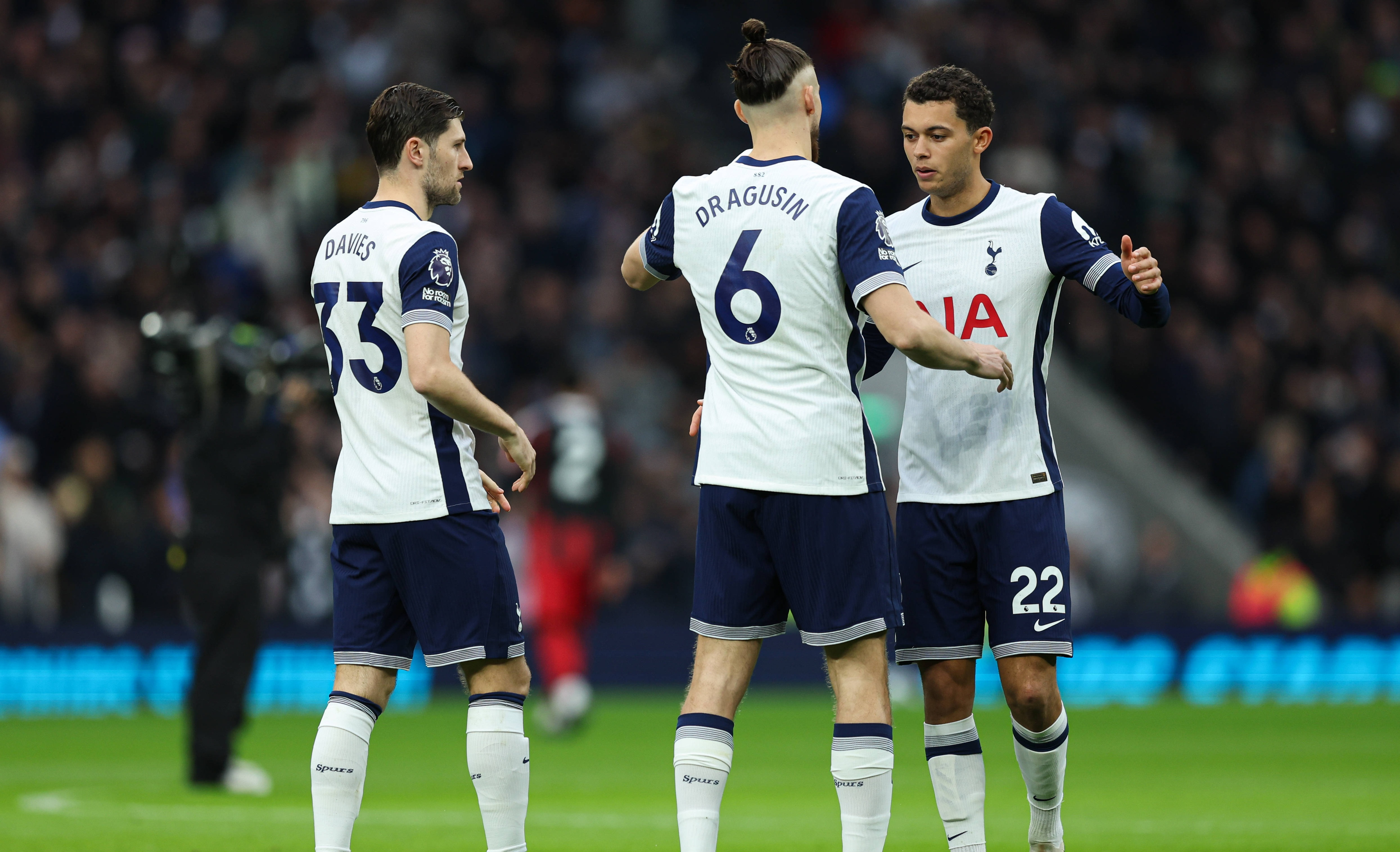 Tottenham a confirmat primele două plecări din iarnă! Fundașul e OUT de la Spurs