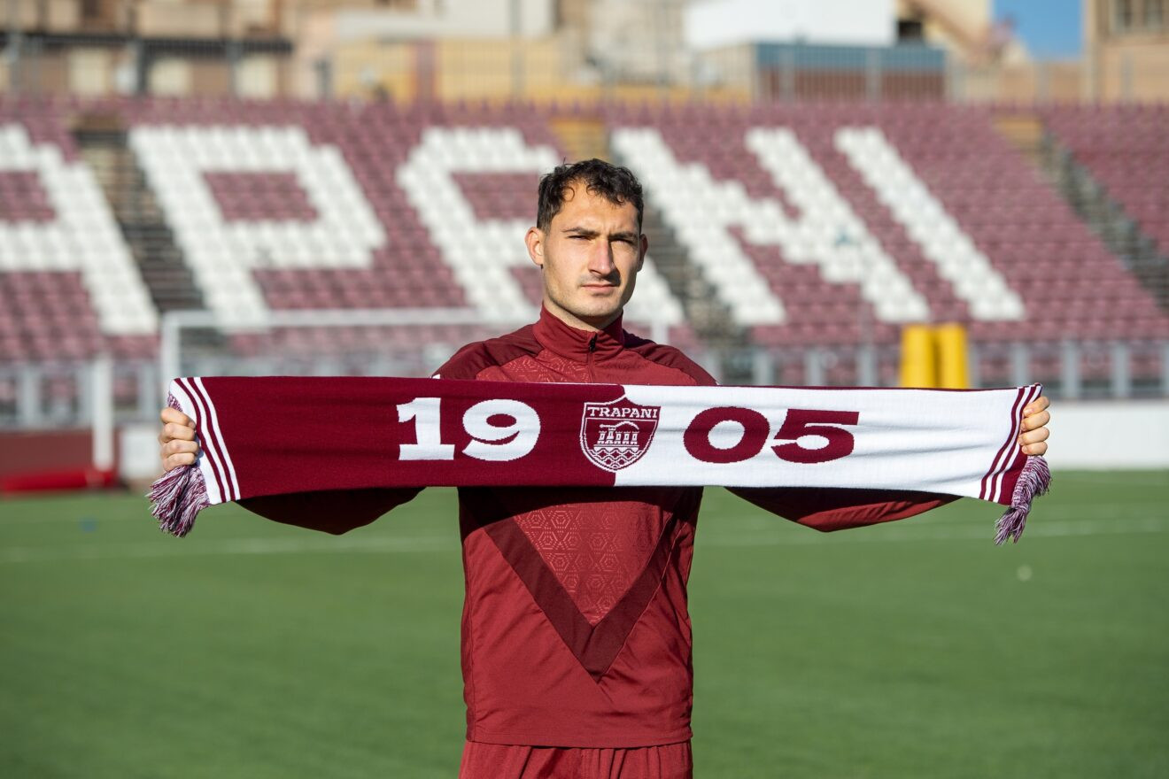 Atacantul rom&acirc;n de 1,93 metri s-a transferat &icirc;n fotbalul profesionist din Italia! &rdquo;Este prima mea experiență&rdquo;