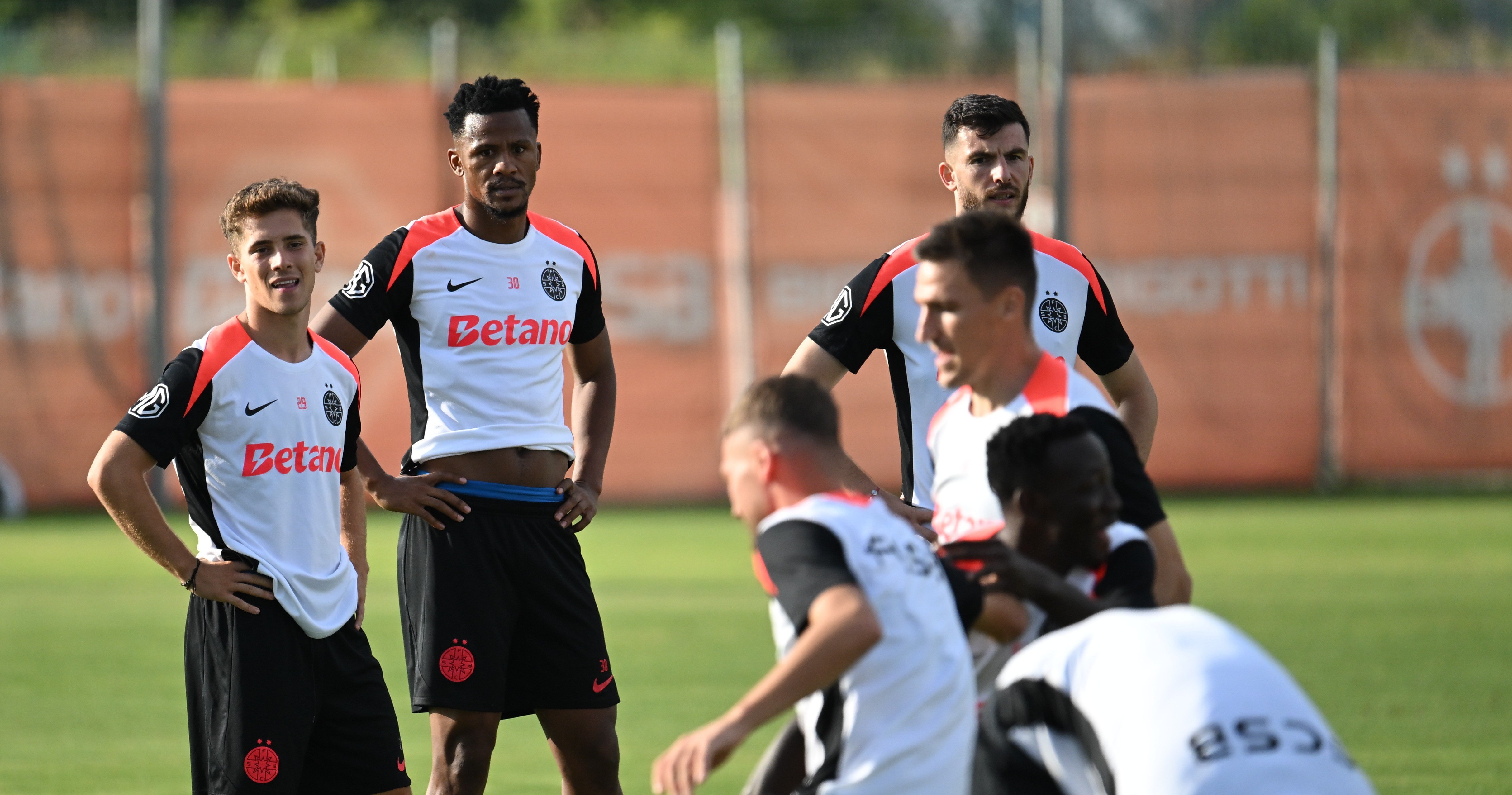 Fotbalistul lui FCSB a semnat: &bdquo;Bine ai venit!&rdquo;