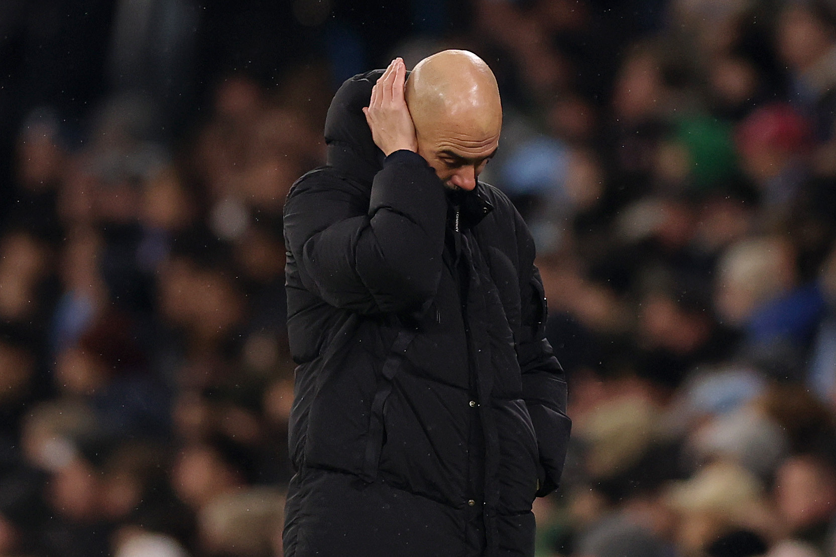 Criză la Manchester City! Guardiola, &icirc;ntrebat direct dacă &icirc;l cheamă de urgență pe jucătorul lui Chivu