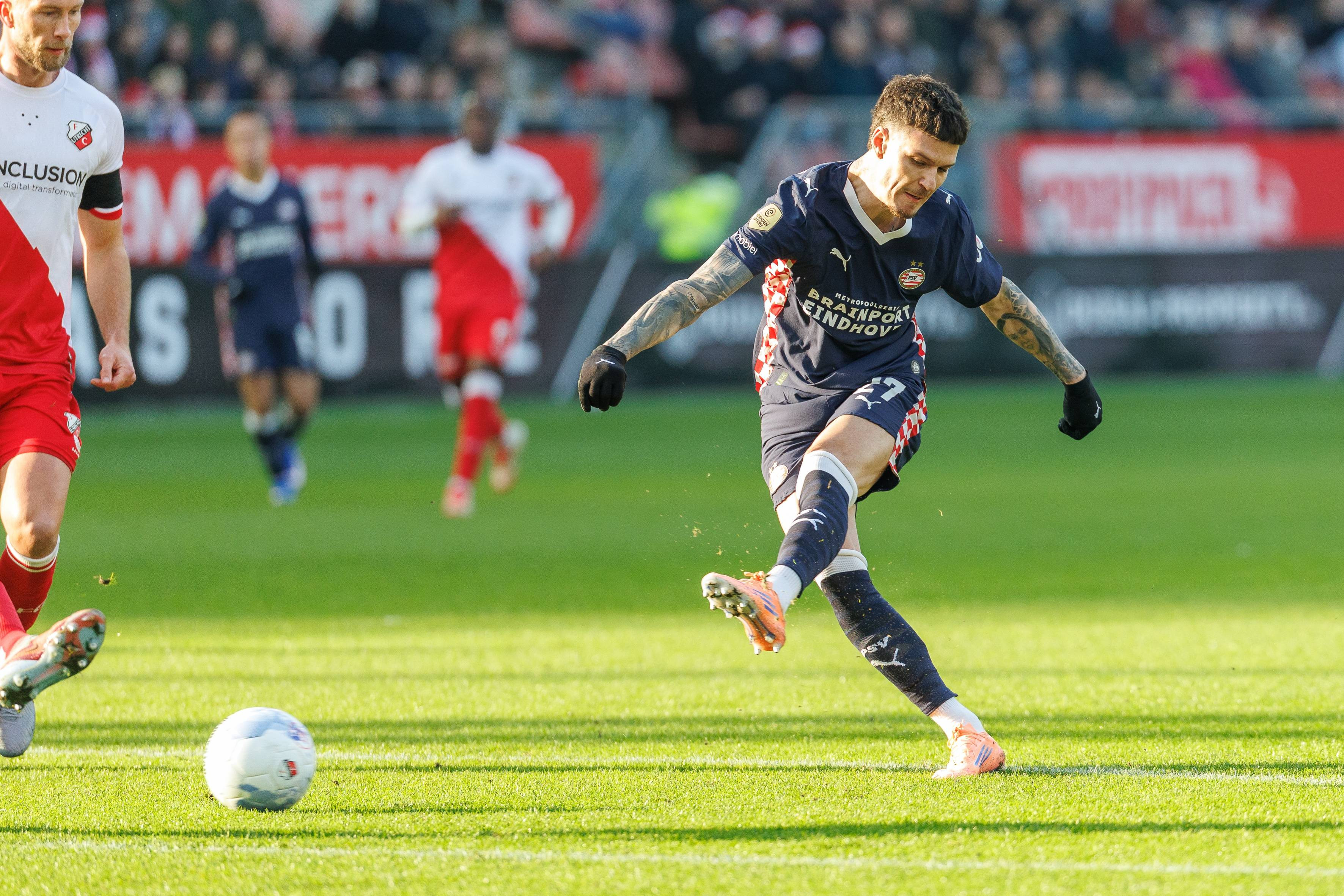 Străinii, &icirc;n al nouălea cer după avertismentul primit de Dennis Man: &rdquo;I se clatină scaunul!&rdquo;