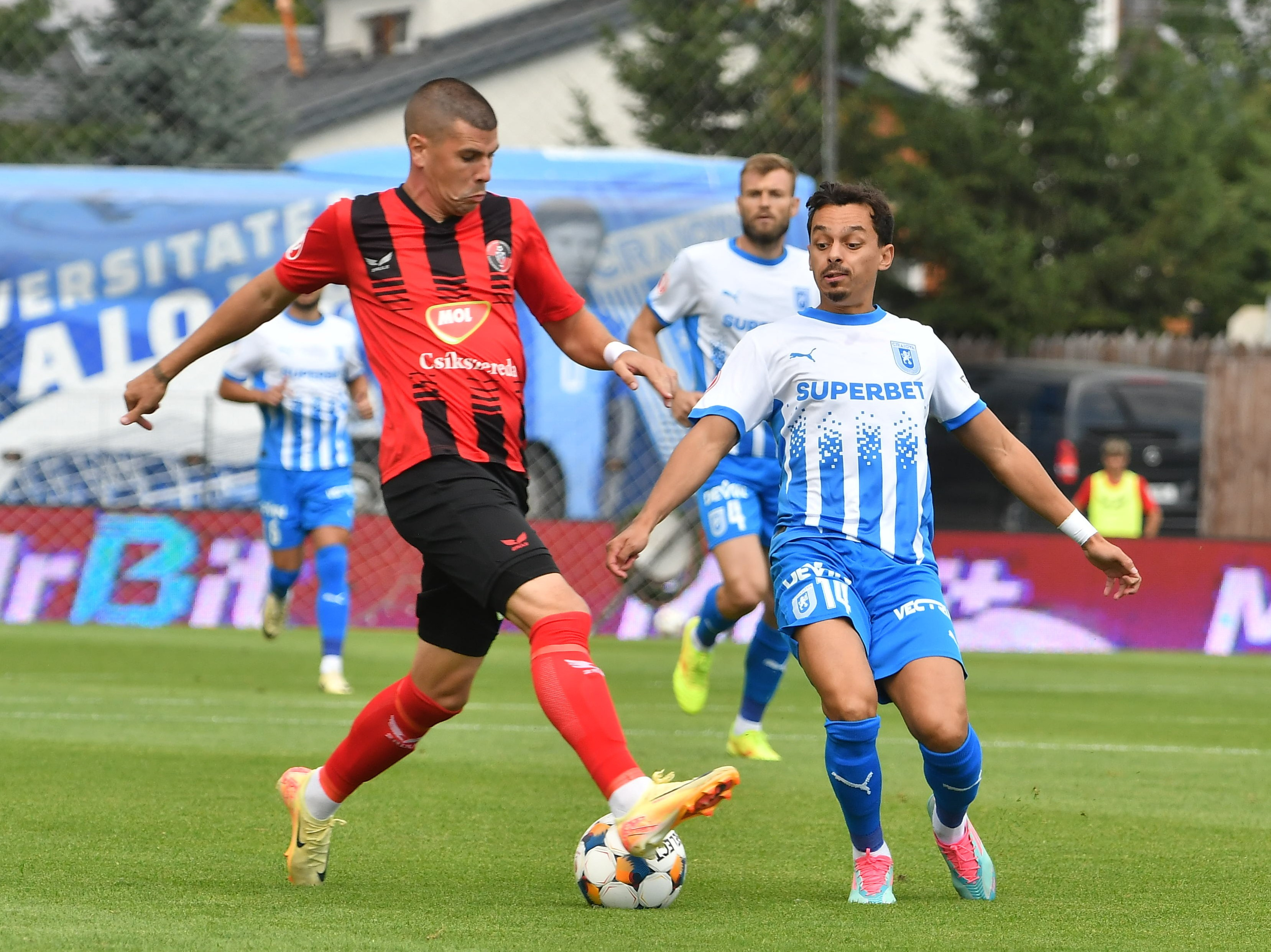 Ungurii de la Kazincbarcikai SC &icirc;ncearcă transferul fotbalistului din Superliga Rom&acirc;niei! Fundașul, 17 meciuri &icirc;n acest sezon