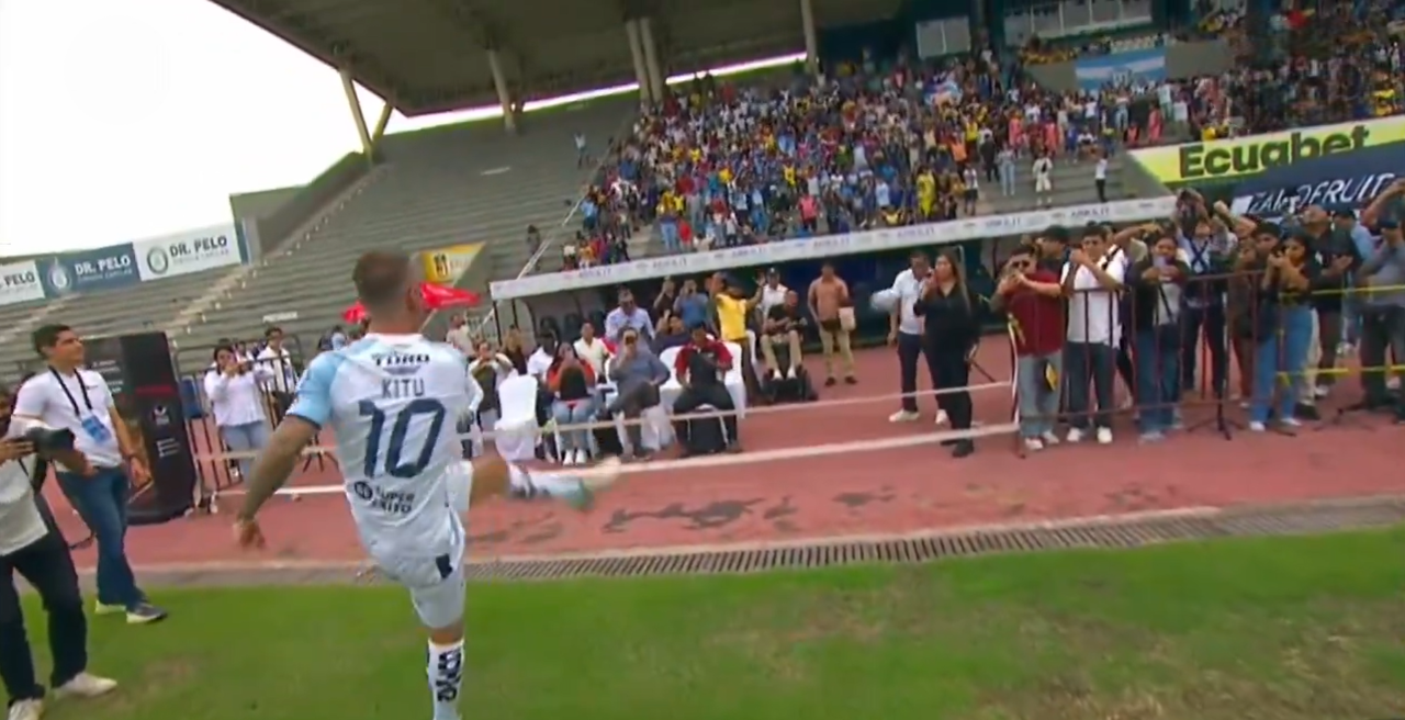 Incredibil! Fotbalistul era să facă KO un fan la prezentarea oficială