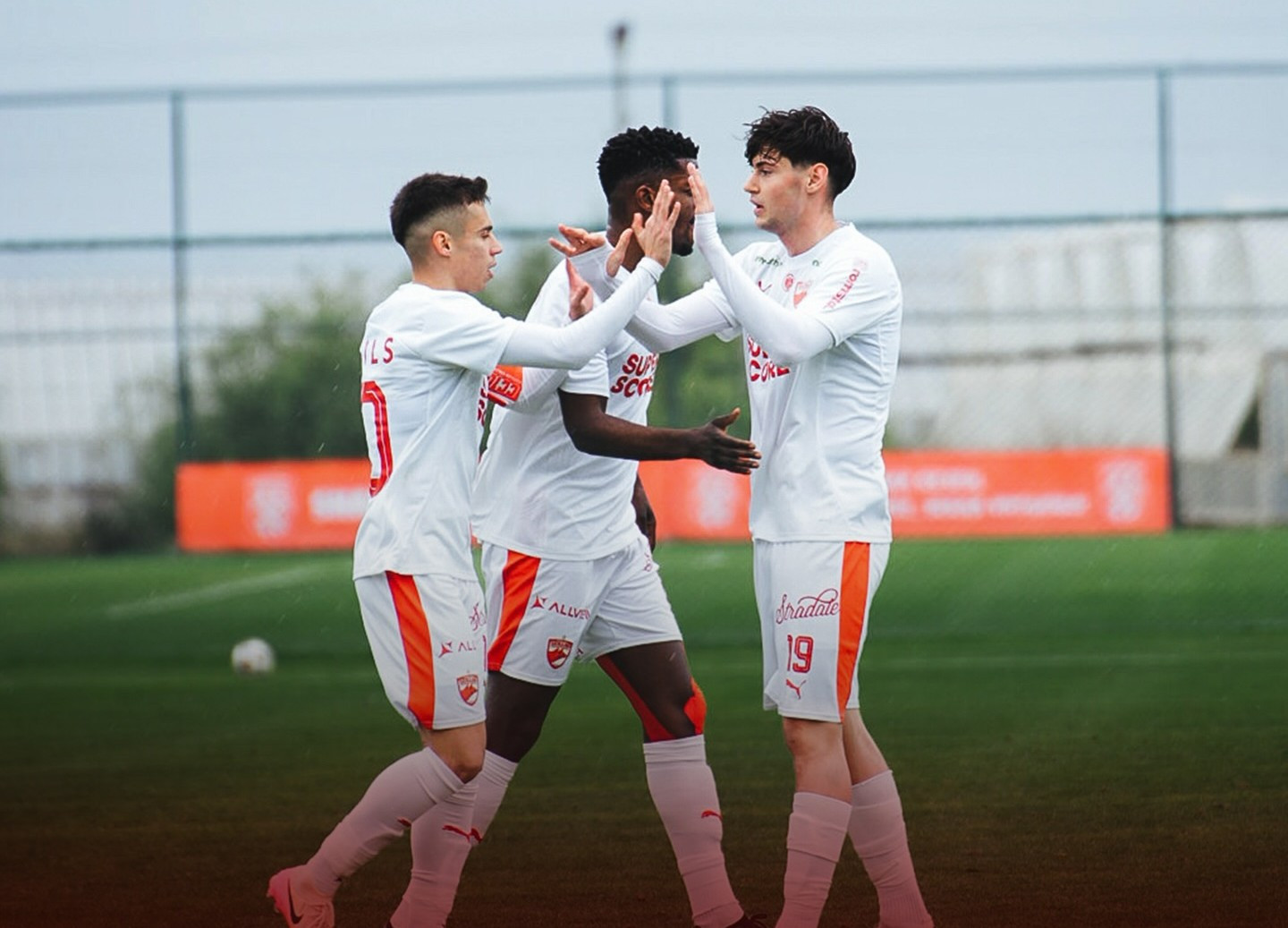 Dinamo - Gangwon FC ACUM, GOL FABULOS al lui Mazilu! Testul final al &rdquo;c&acirc;inilor&rdquo; din Antalya