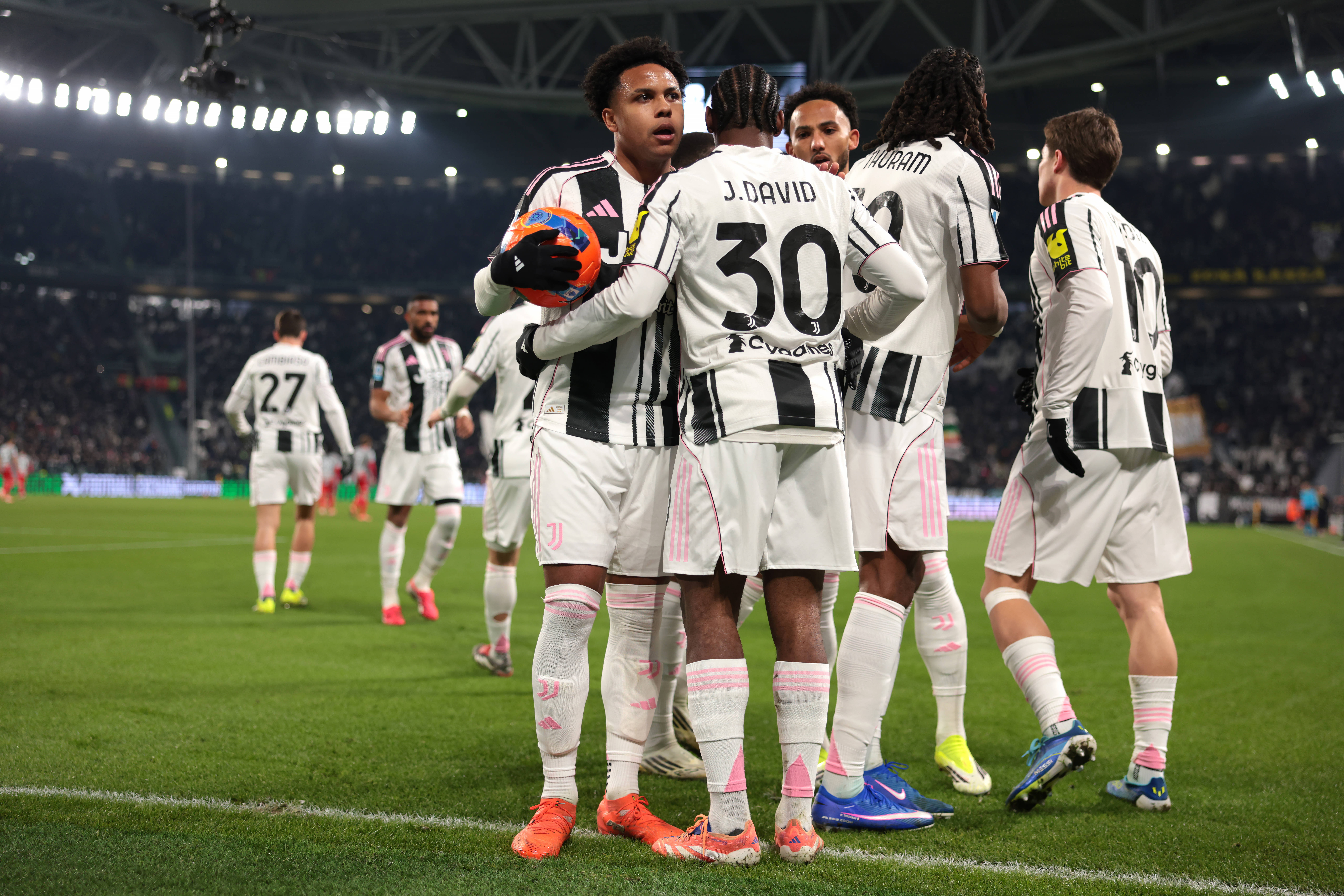 Juventus trage și ea tare &icirc;n lupta cu Interul lui Chivu! A dat de păm&acirc;nt cu Cremonese