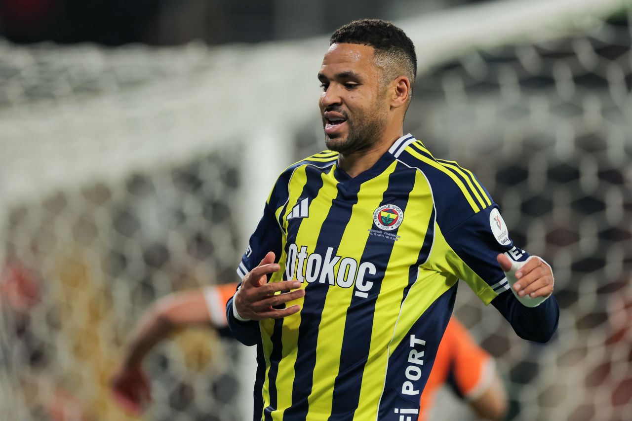 Youssef En-Nesyri în tricoul Fenerbahce, pregătit pentru meci, în contextul ofertei Everton pentru transfer Fenerbahce | sursa foto: Sport.ro Youssef En-Nesyri în tricoul Fenerbahce, pregătit pentru meci, în contextul ofertei Everton pentru transfer Fenerbahce | sursa foto: Sport.ro