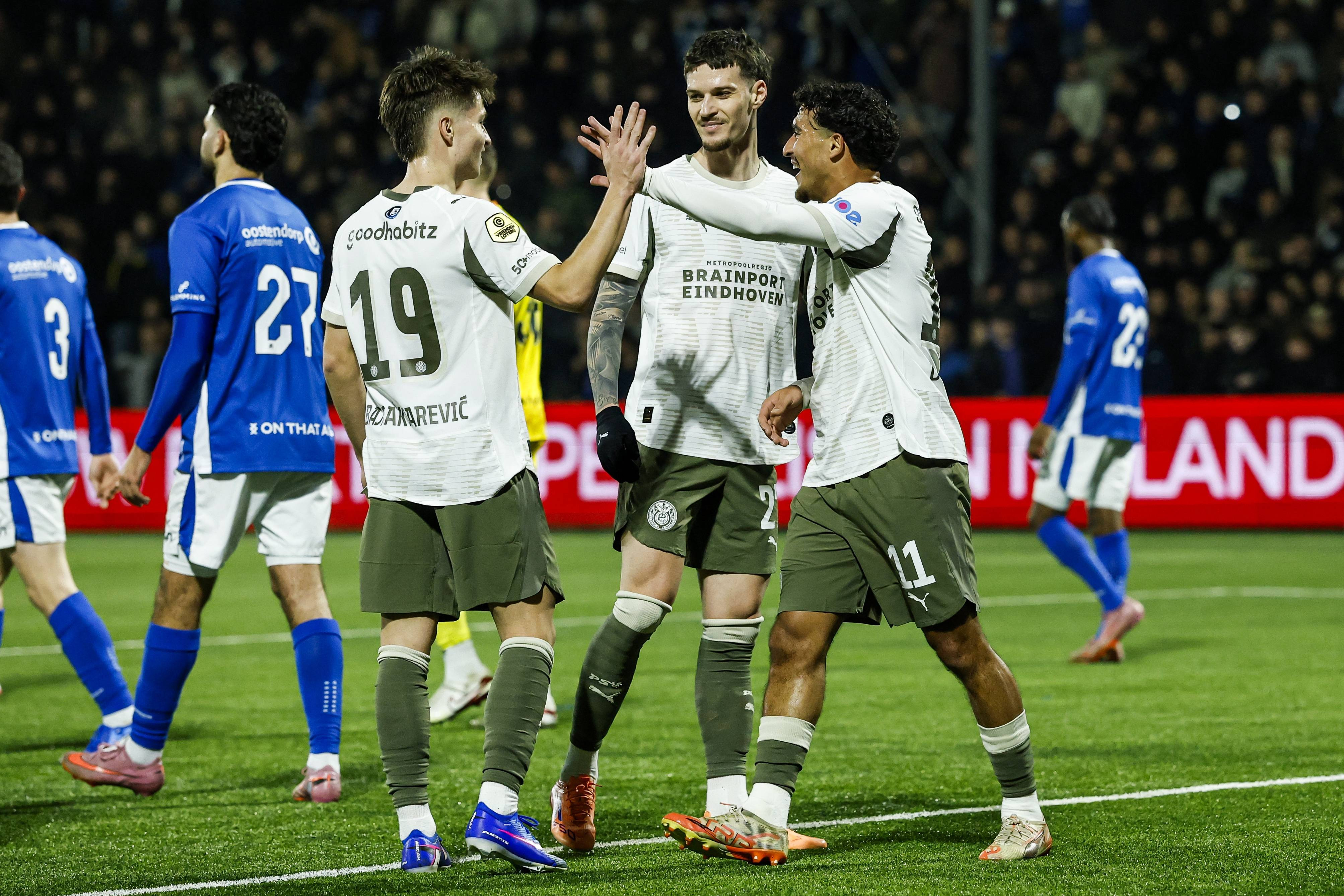 Moment bizar la golul lui Dennis Man din Cupă! Fanii lui PSV nu s-au bucurat deloc, apoi au explodat