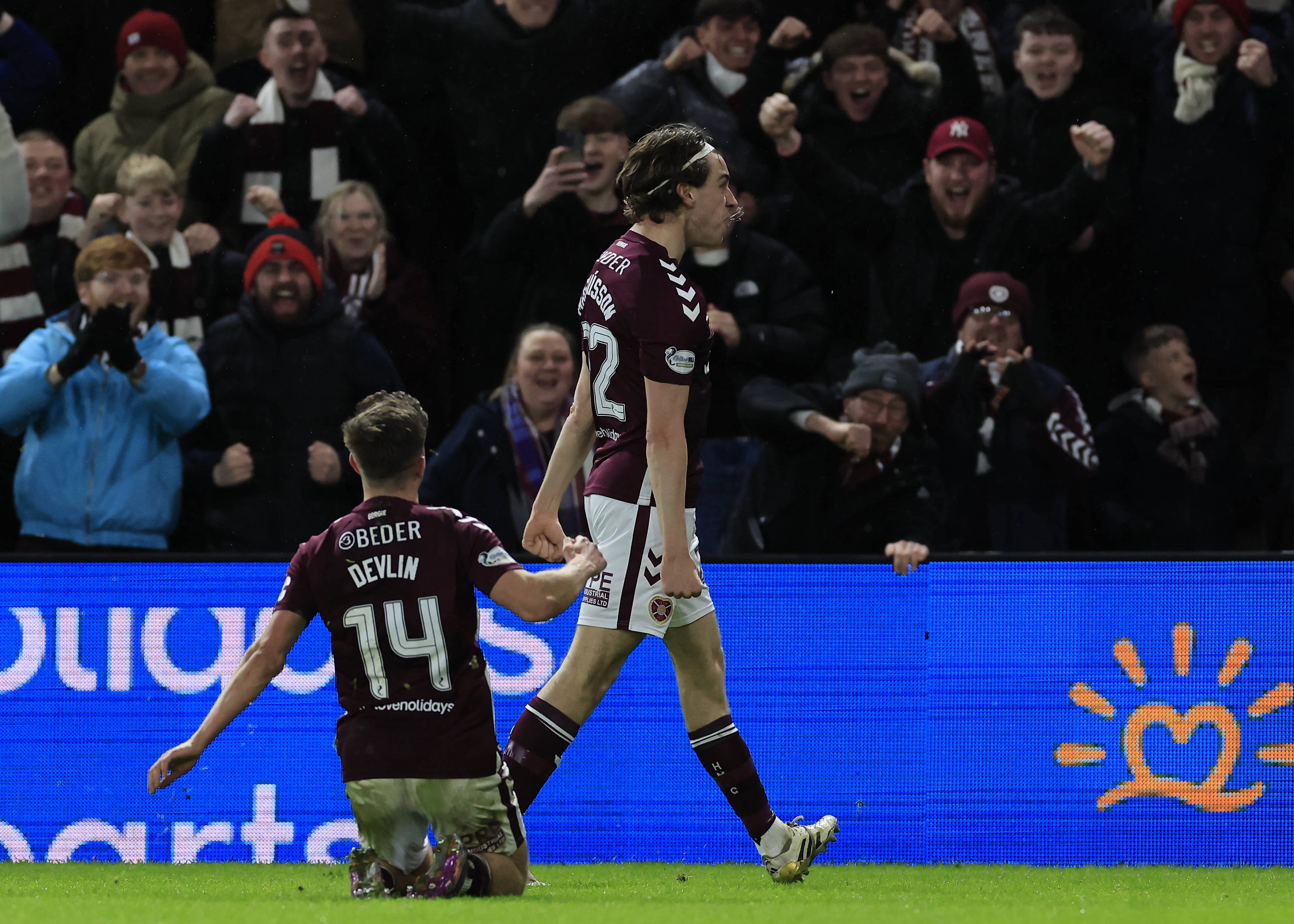 Cu titular de 43 de ani și cu om în minus din '15, Hearts mai câștigă un meci și se uită de sus la Rangers și Celtic!