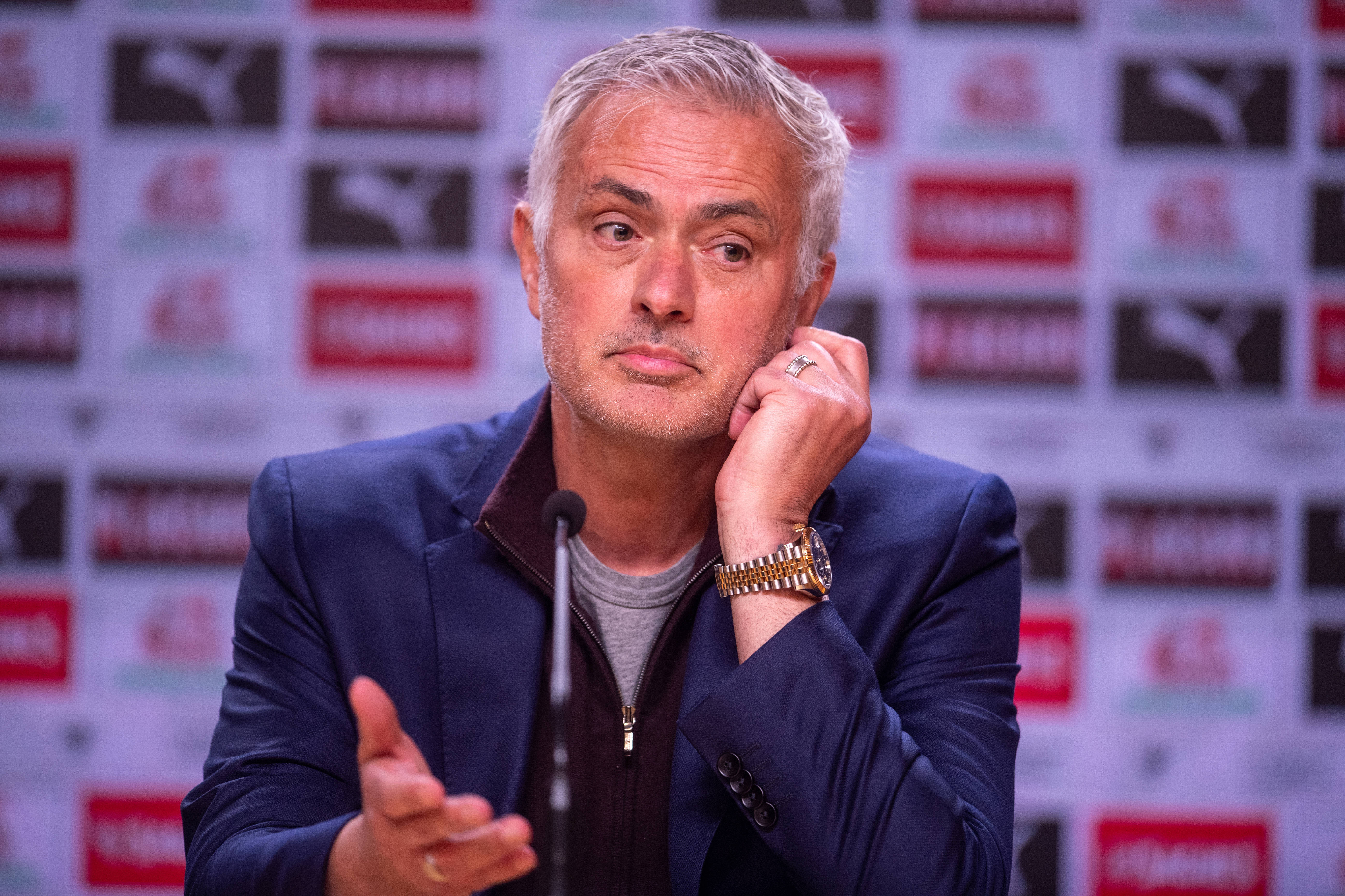 Mourinho o curăță și pe Benfica: a doua eliminare din competiții în câteva zile!