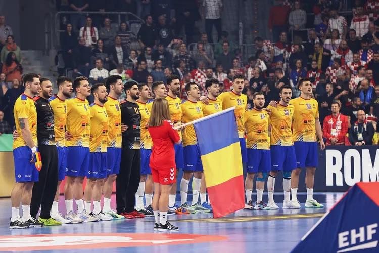 Jucători ai naționalei României handbal în acțiune pe teren la EHF EURO 2026, în timpul unui meci din Grupa B. | sursa foto: Sport.ro Jucători ai naționalei României handbal în acțiune pe teren la EHF EURO 2026, în timpul unui meci din Grupa B. | sursa foto: Sport.ro