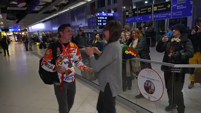 Emanuel Gyenes, copleșit de emoții la revenirea în România! De ce surpriză a avut parte sportivul