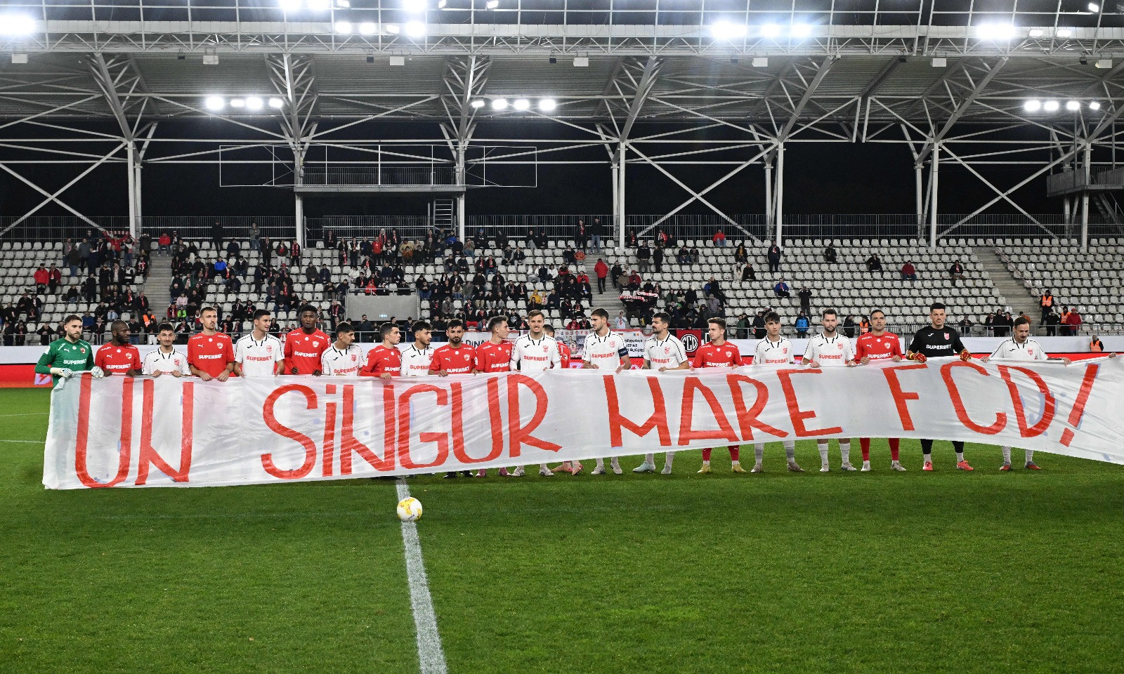 10 fotbaliști OUT de la Dinamo! Anunțul, făcut în ziua în care se dărâmă vechiul stadion din Ștefan cel Mare