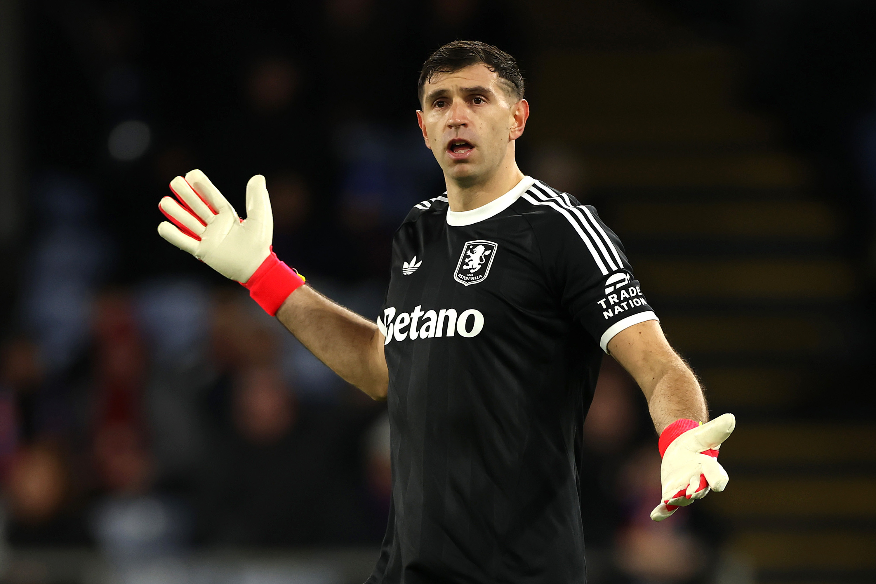 Inter Milano, pas făcut pentru transferul lui Emiliano Martinez! Condiția ca dorința lui Cristi Chivu să devină realitate