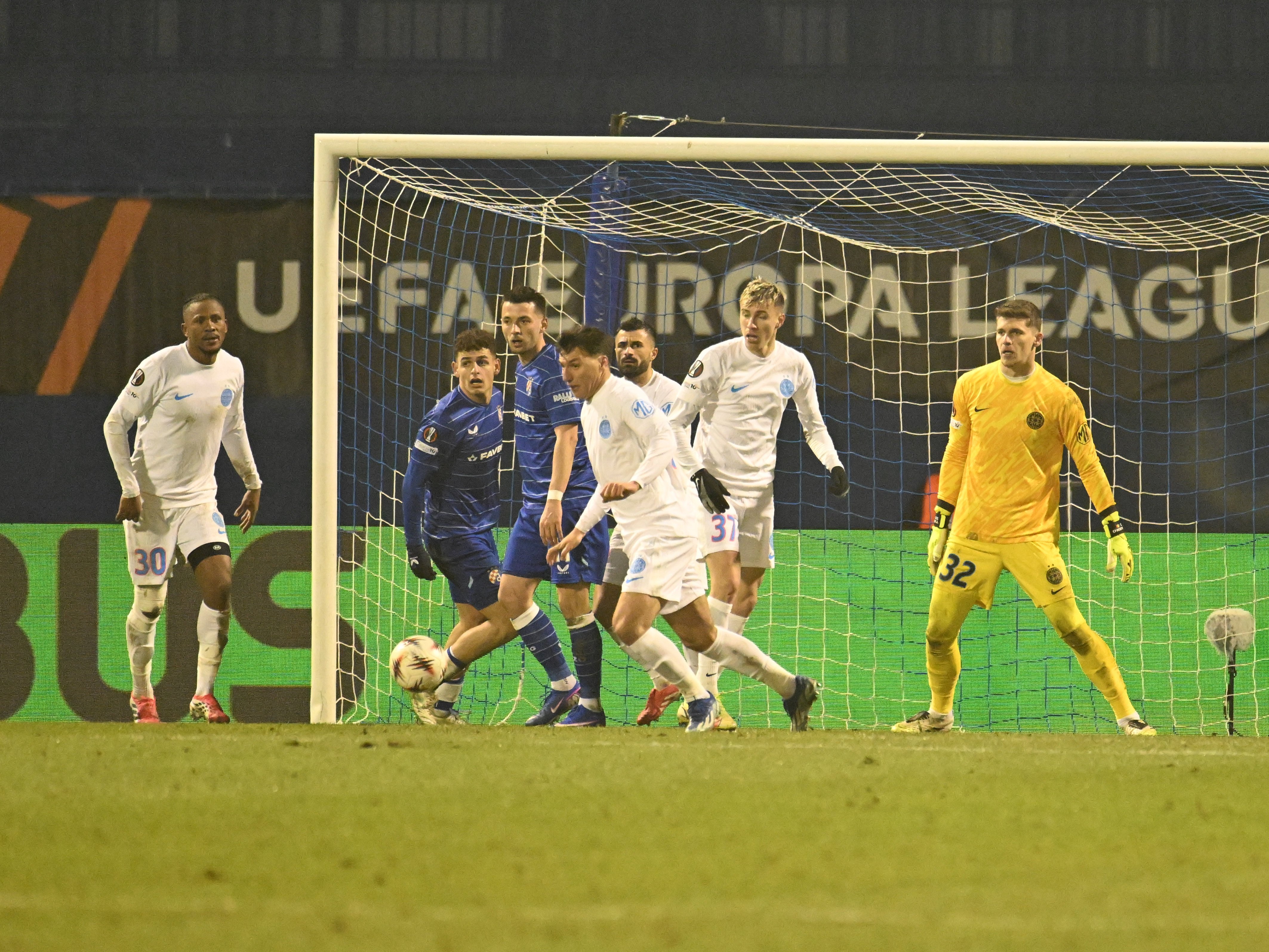 FCSB: neputință, amatorism, dezastru fotbalistic. Caramavrov e drastic cu echipa care ne-a reprezentat în Europa League