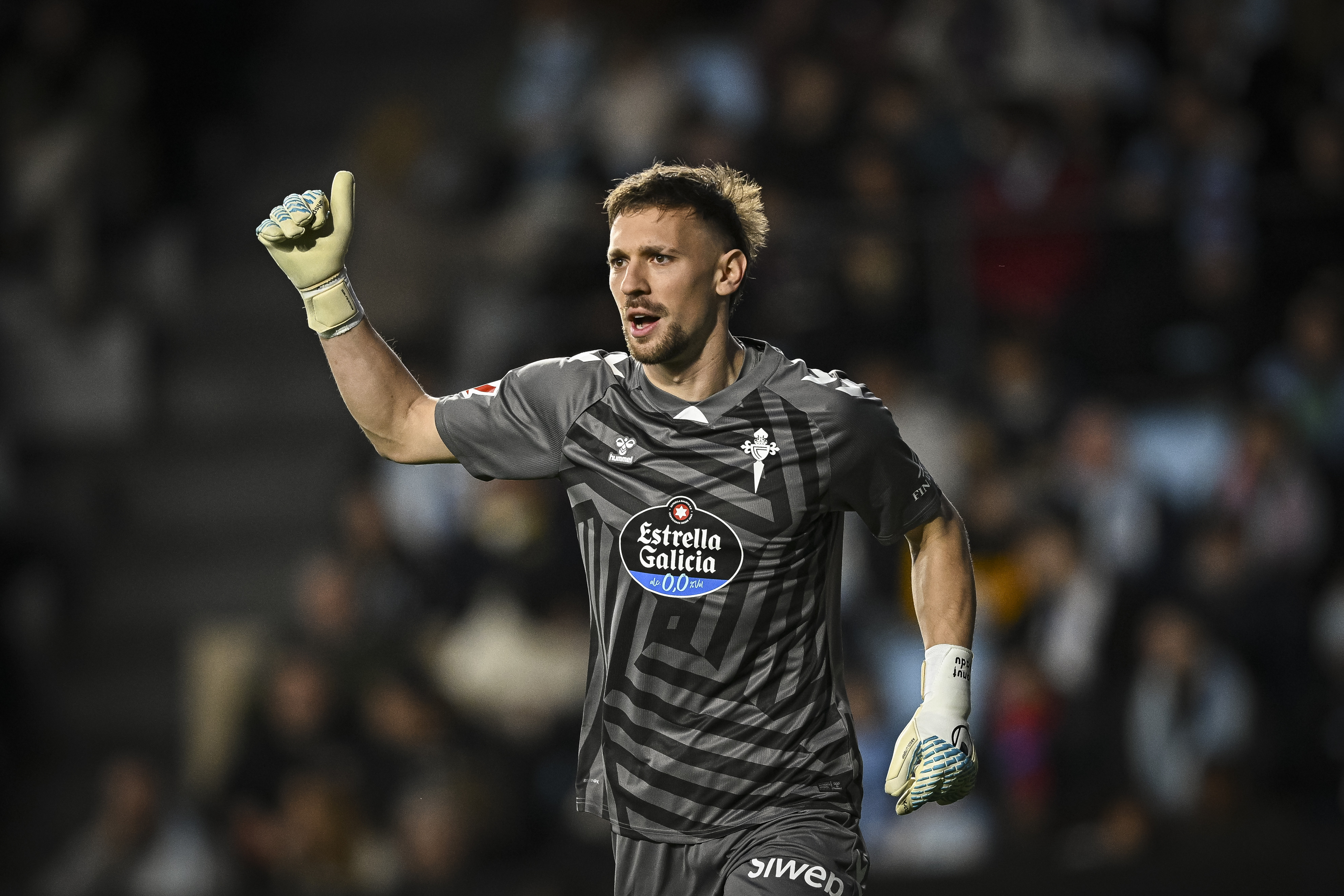 Capitolul crucial la care Ionuț Radu îl întrece pe Thibaut Courtois! Românul se luptă pentru a fi cel mai bun portar din La Liga. Statistici fabuloase