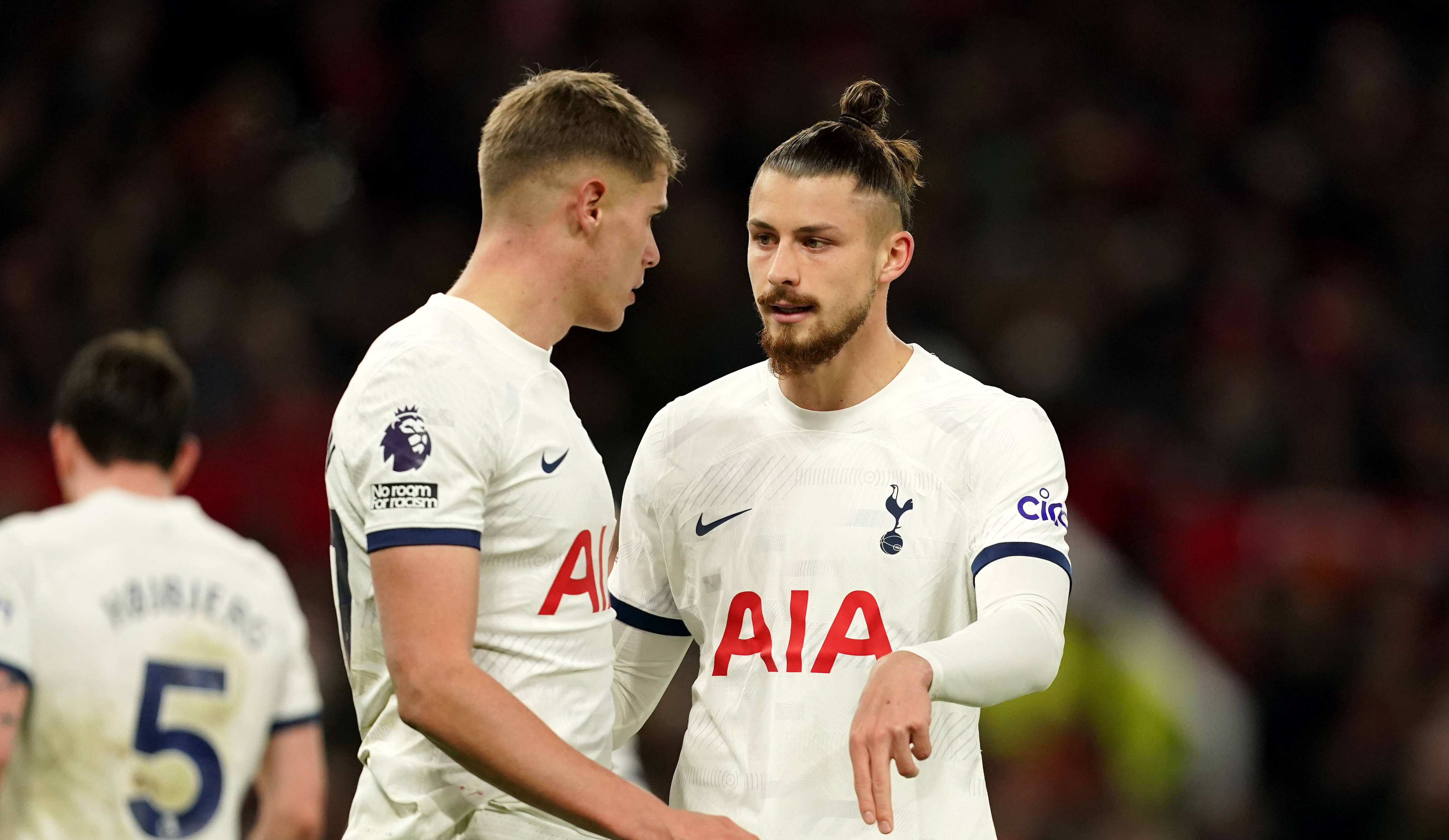 Liverpool vrea să transfere de la Tottenham! Veste bună pentru Radu Drăgușin