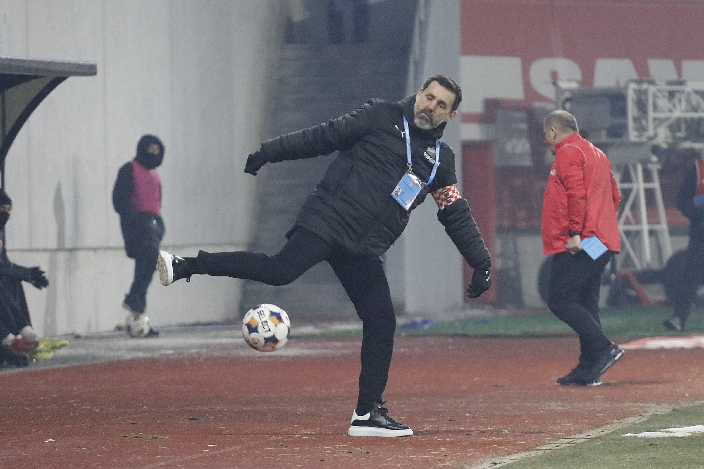 Dinamo ar putea rămâne fără antrenor: ”Am vorbit cu câteva cluburi”