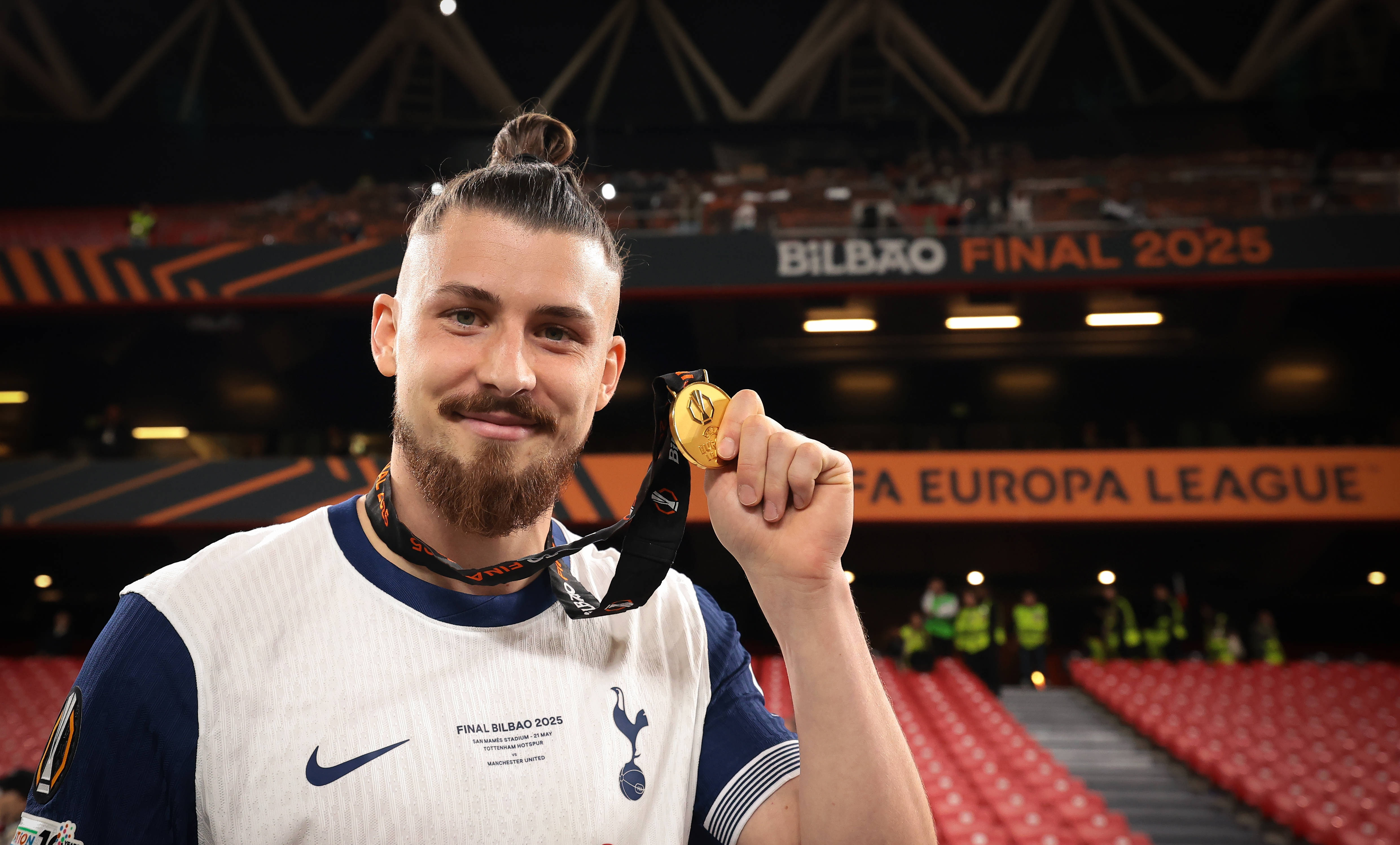 Thomas Frank, anunț care-l vizează și pe Drăgușin: ”E cinstit să spun următorul lucru”