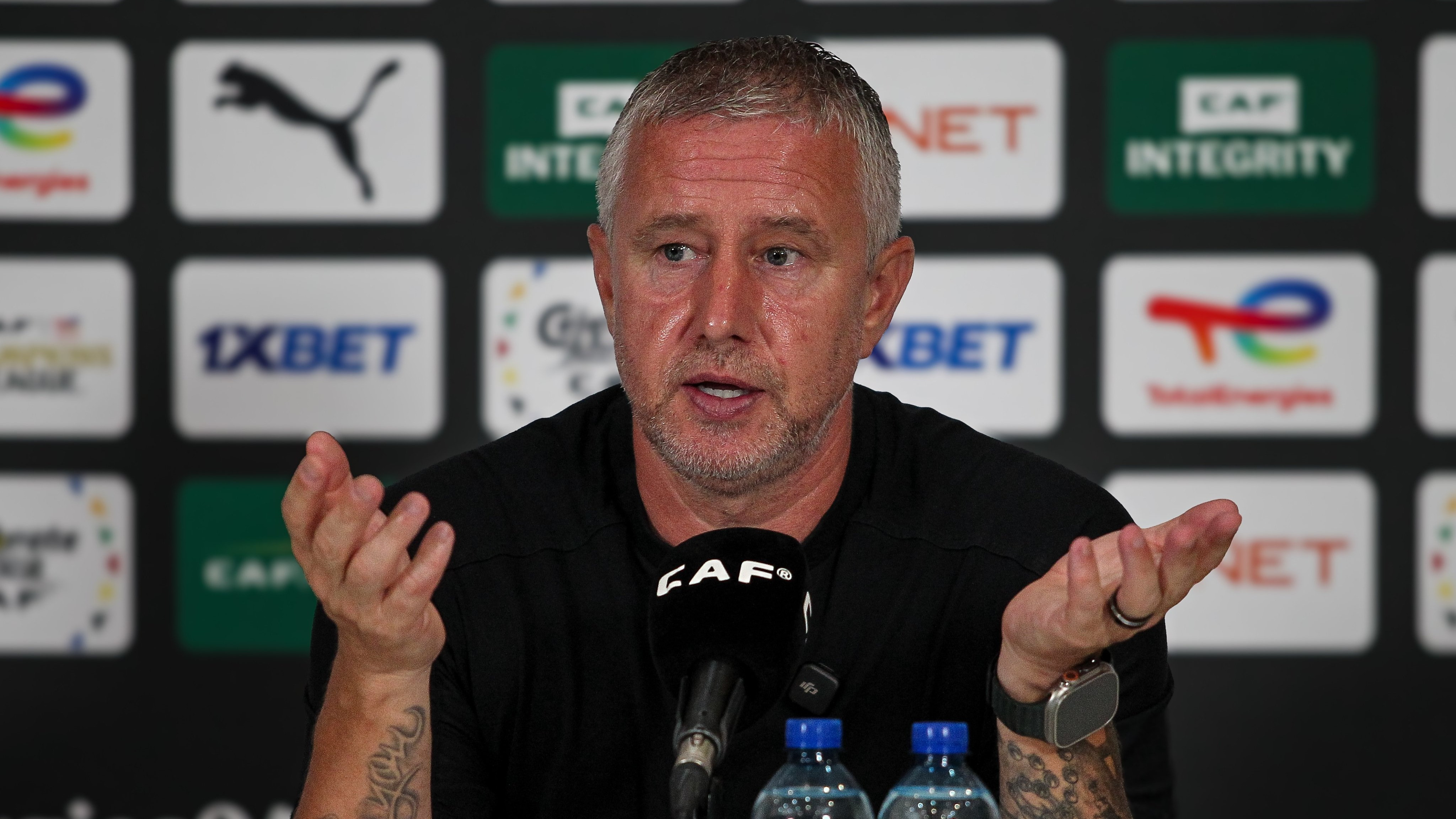 Reghecampf, pe bancă la o capodoperă fotbalistică: două goluri fabulose, marcate sub ochii săi