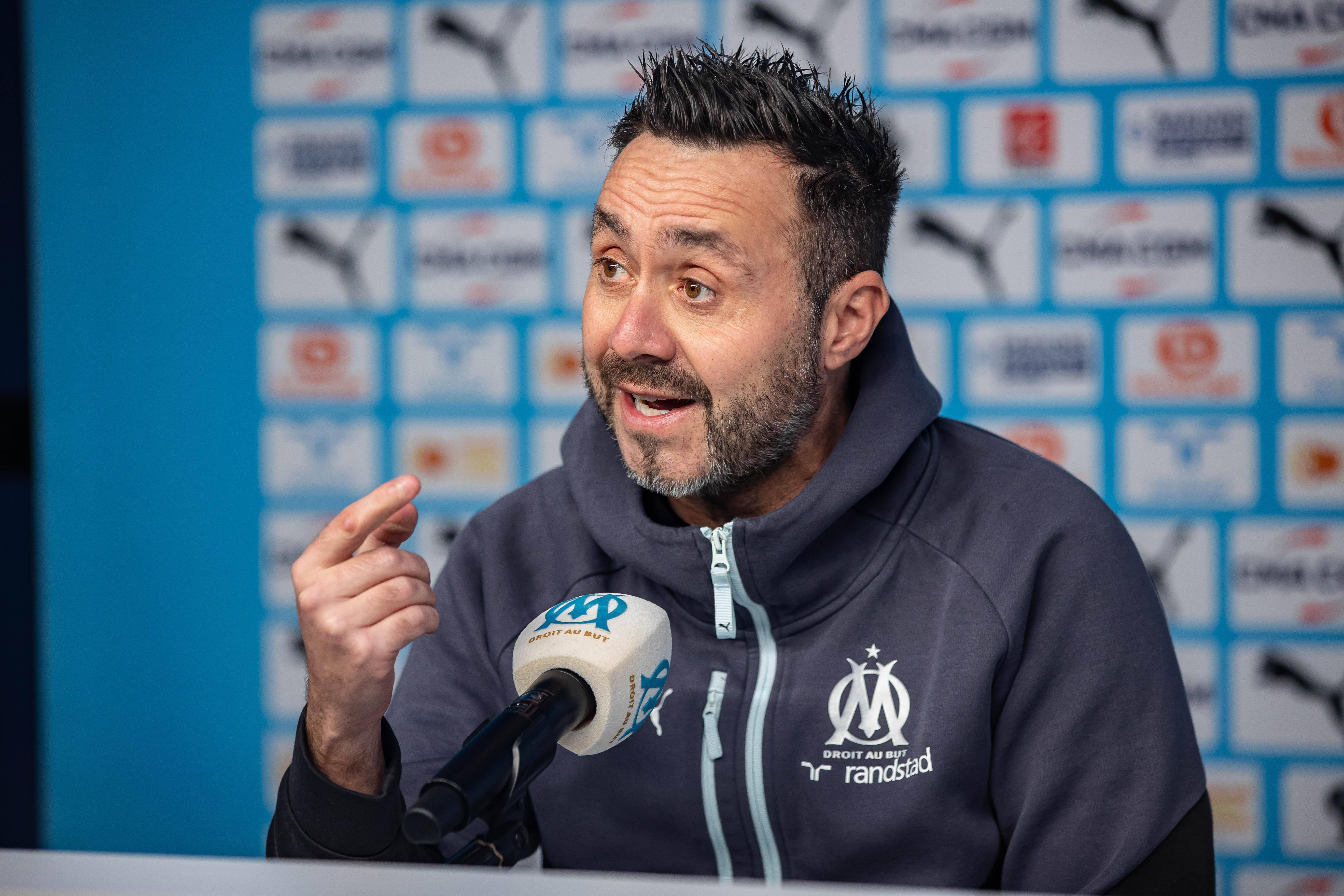 „CFR-istul” De Zerbi a „turbat” la conferința de presă: „Poate ar trebui să îmi iau pașaport francez” / „Eu nu am șef!”