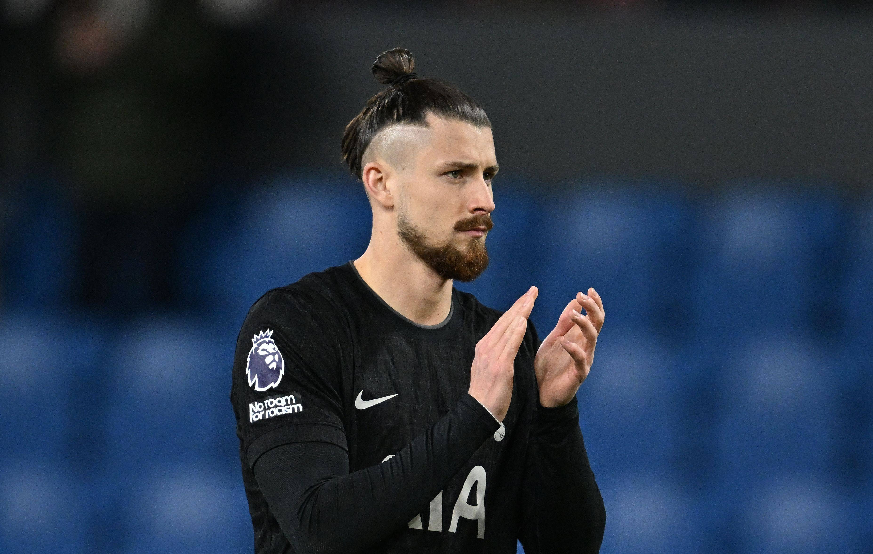 Reacția lui Radu Drăgușin după ce a jucat un singur minut în Burnley - Tottenham