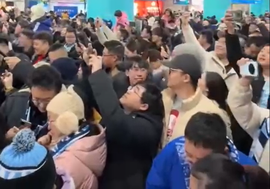 Gestul superb făcut pentru Nicolae Stanciu în China de către conducerea clubului. Nici fanii nu s-au lăsat mai prejos