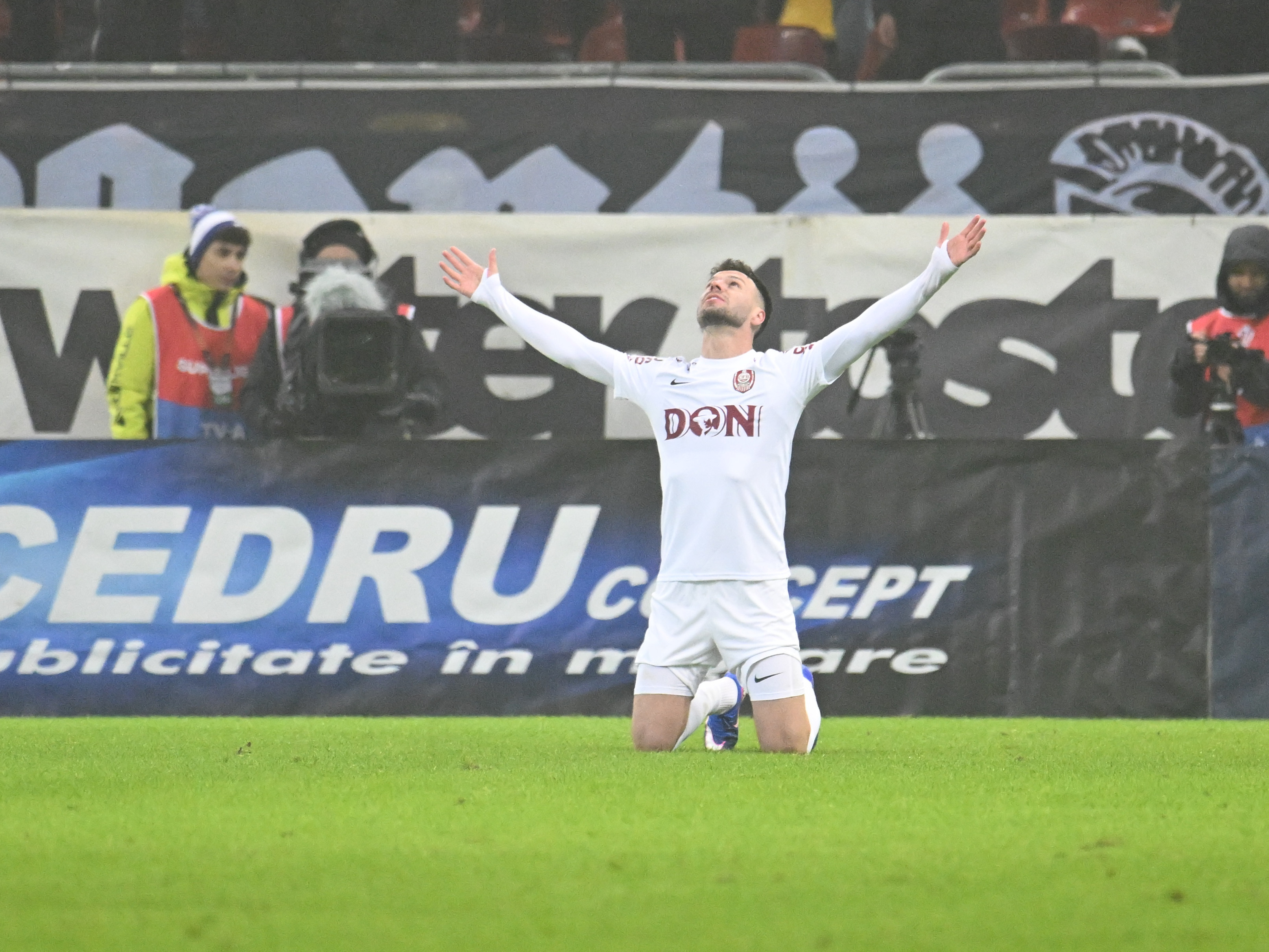 Andrei Cordea, război total cu FCSB! Înjurat de fani, a imitat un star de la Real Madrid la golul pentru CFR Cluj