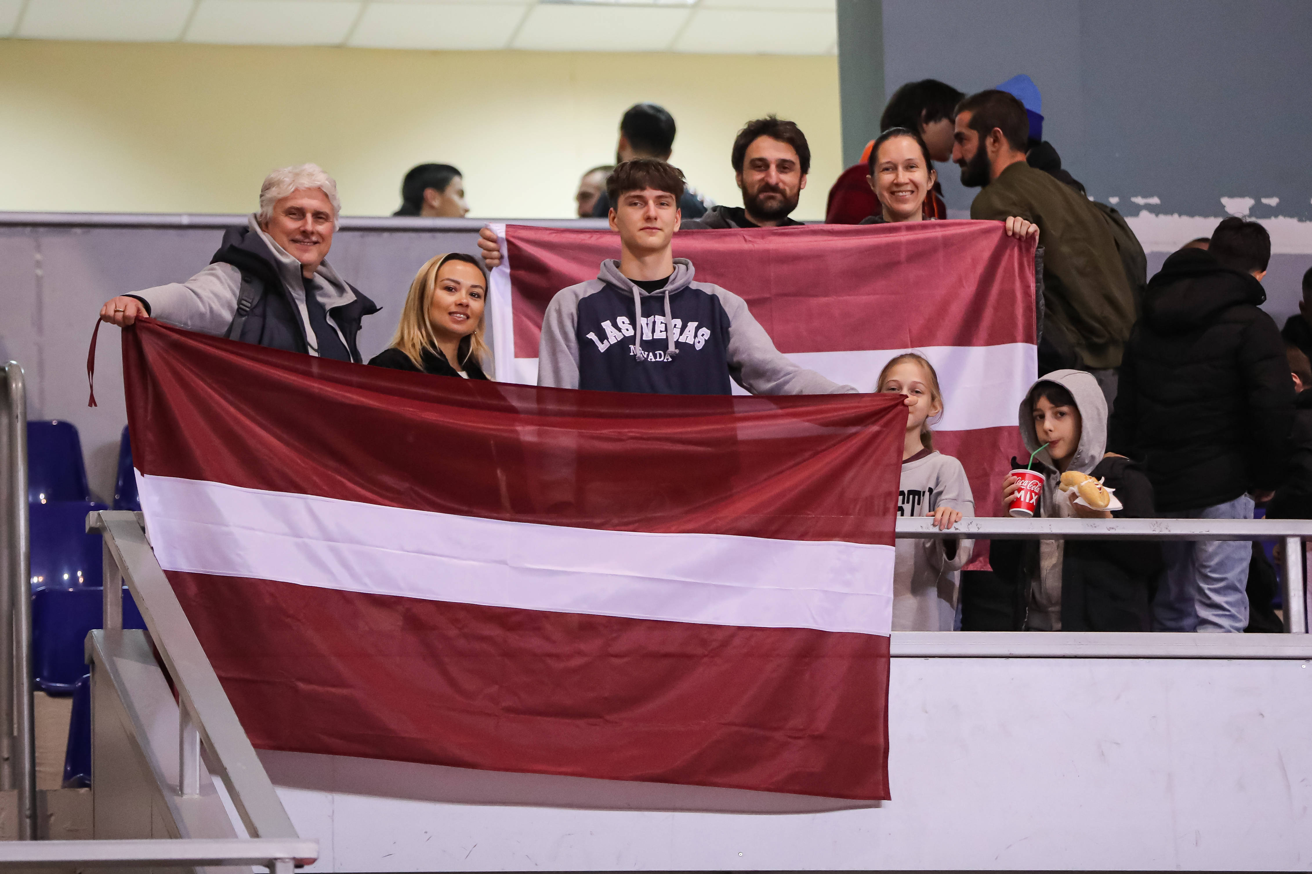 „Pasă de gol” oferită de un copil de mingi, la Europeanul de Futsal, transmis de VOYO: moment neverosimil