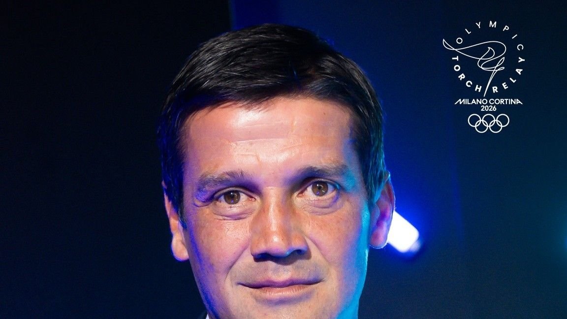 Flacăra olimpică a sosit la Cortina d'Ampezzo! Cristi Chivu va face istorie