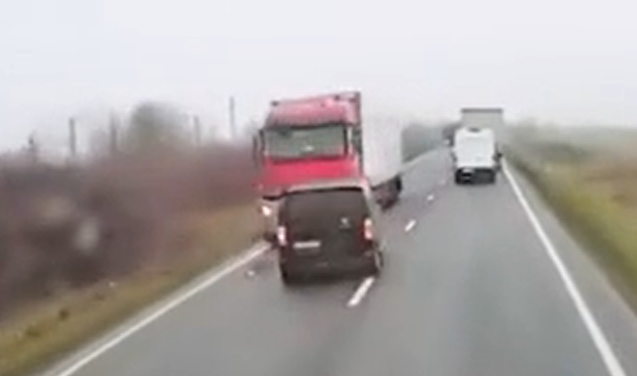 Tragedie pe E70, în Timiș. Un microbuz cu suporterii lui PAOK, spulberat: șapte morți și mai mulți răniți