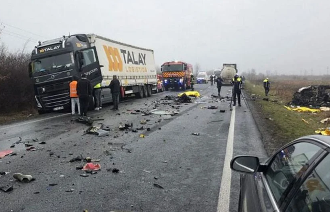 Echipa din România care sare în ajutor după tragedia de pe E70: „Dincolo de culori”