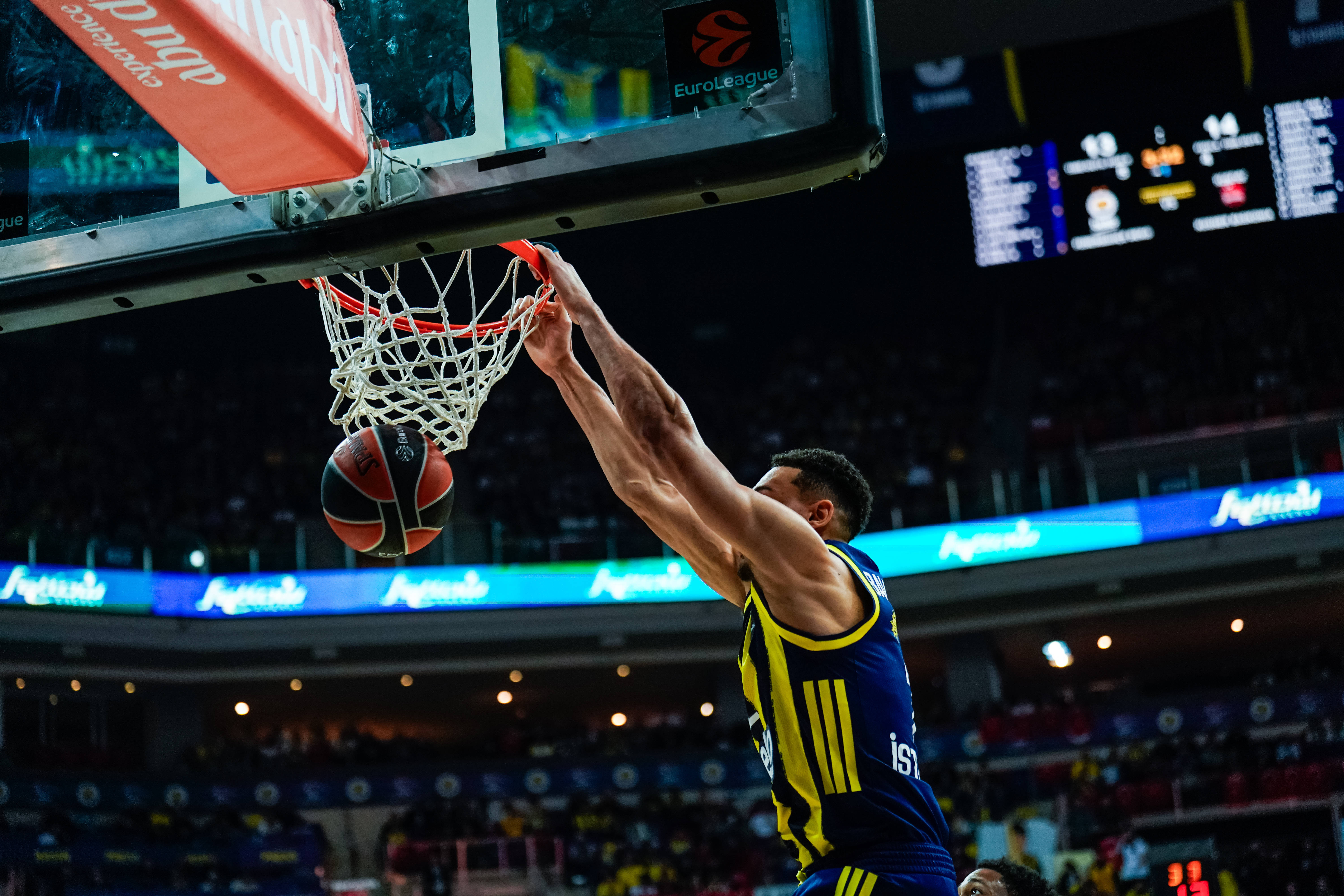 Euroliga sosește pe VOYO: trei sezoane din cel mai tare baschet european inter-cluburi, de urmărit doar aici