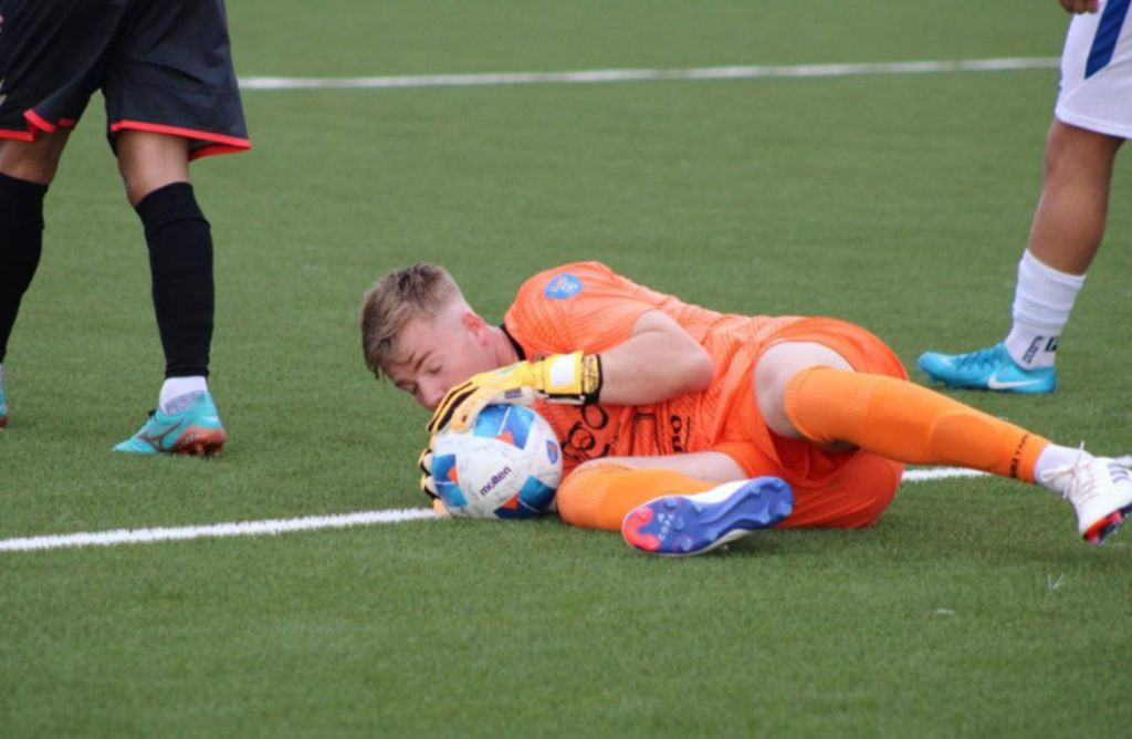 A jucat la Juventus, Torino și Bari, dar pleacă din Italia și semnează în Liga 2