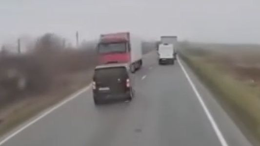 Care ar fi cauza accidentului tragic de pe DN6 cu suporterii lui PAOK spulberați de tir. ”Activat în mod neașteptat”