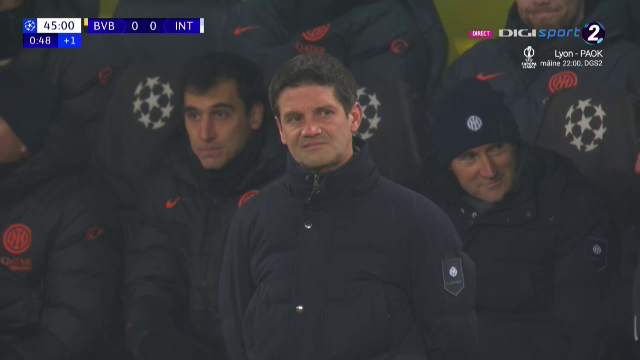 Cum l-au surprins camerele TV pe Cristi Chivu chiar înainte de pauza meciului Dortmund - Inter