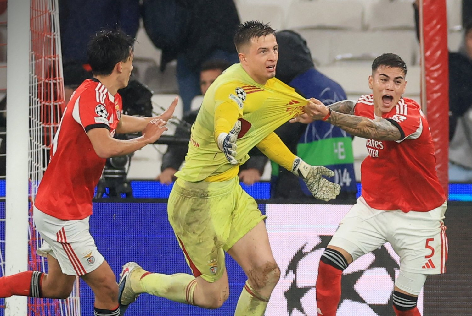 Anatoliy Trubin, al cincilea portar care înscrie în Champions League! Ucraineanul a fost eroul serii