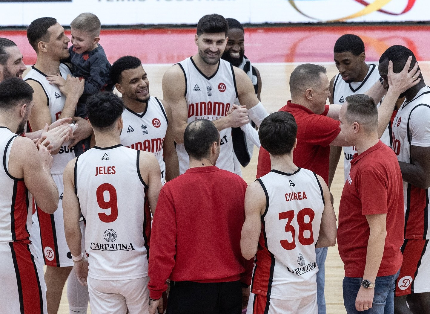 Dinamo bate pe Rapid în Giulești și ajunge la patru victorii consecutive! ”Au topit plasele”