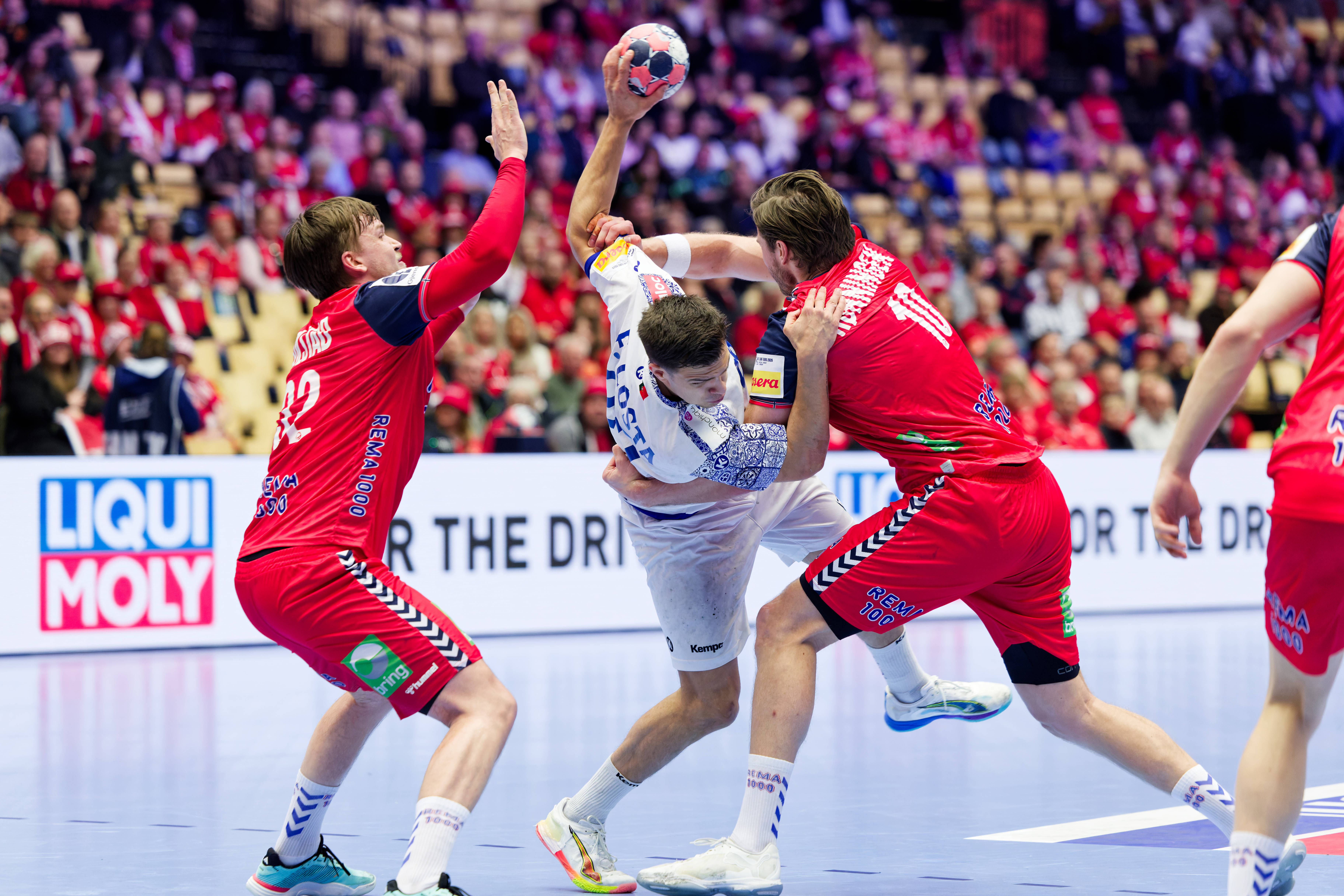 Scandal la Europeanul de handbal! Portugalia a avut un "jucător infiltrat" în tabăra Norvegiei, care le spunea strategia