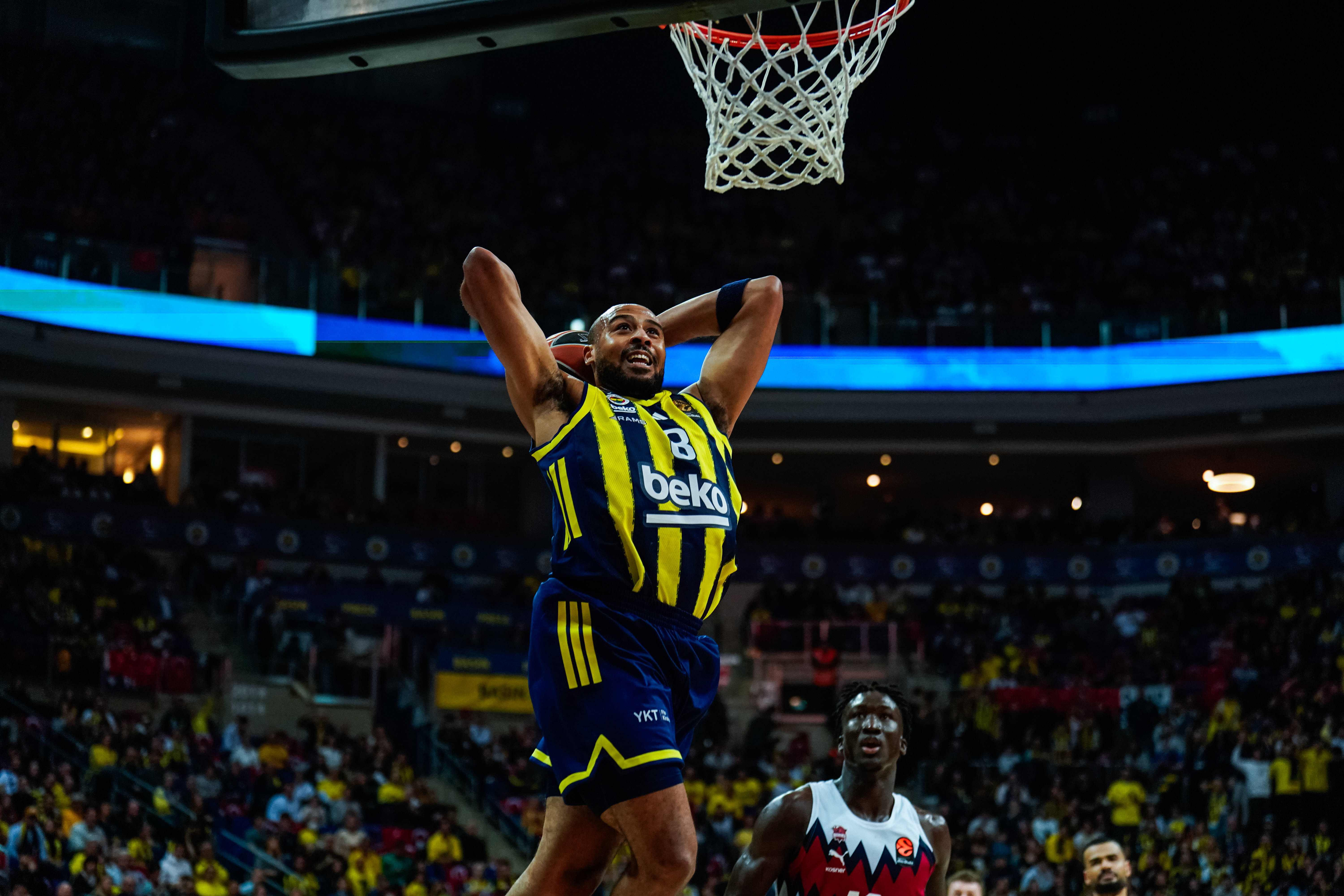 Duel între „turcii nebuni” ai Euroligii, astăzi, de la 19:45 exclusiv pe VOYO: Barcelona, „condamnată” de Olympiacos. Programul meciurilor